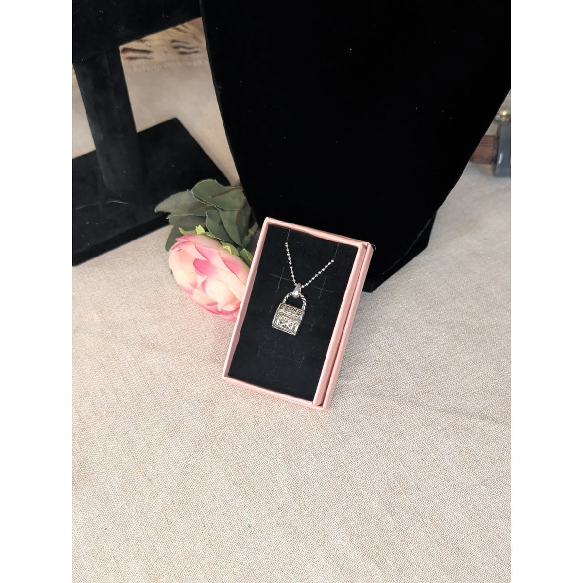 Adorable Silver Tone Purse Pendant Charm Necklace