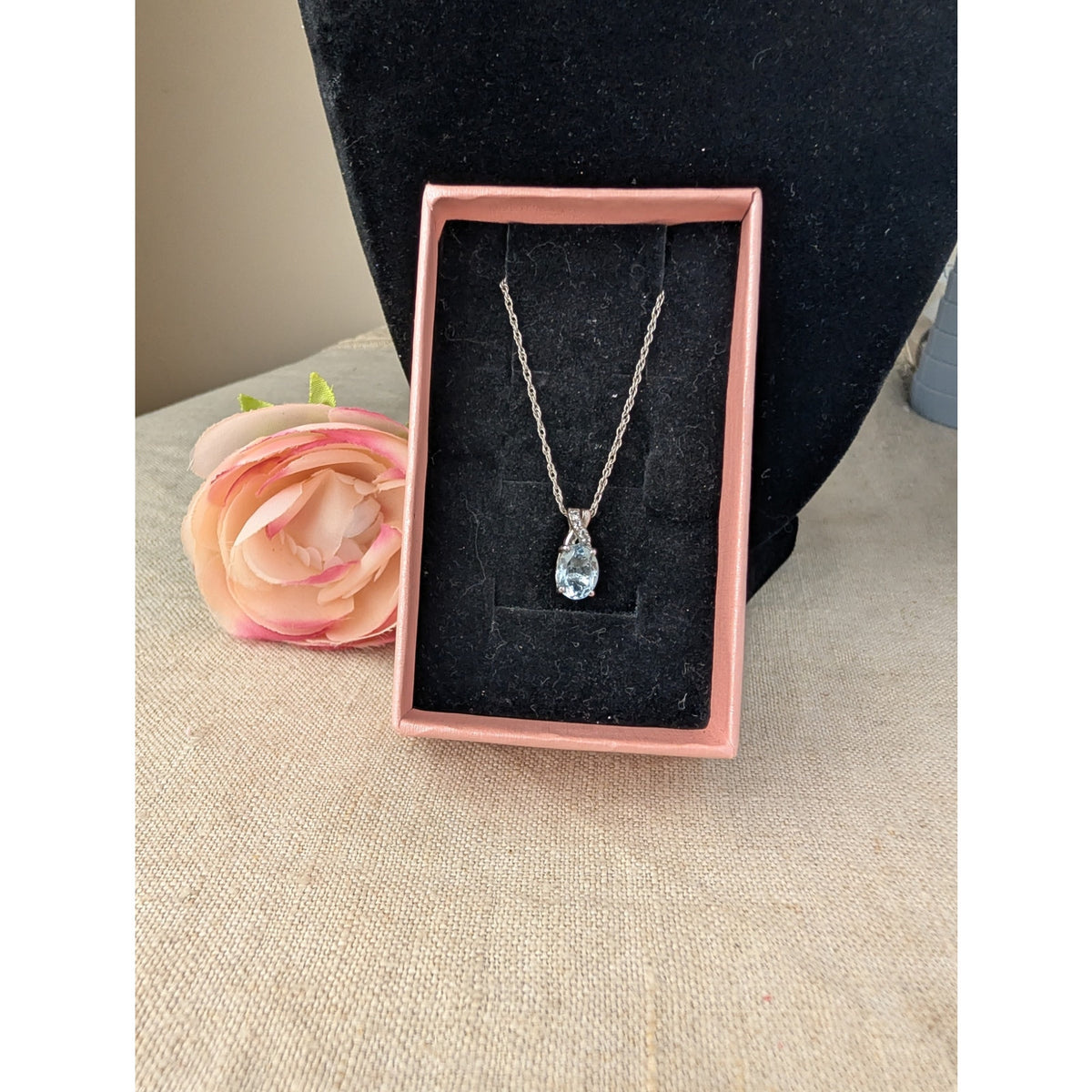 Hallmark Jewelry 925 Sterling Silver Oval Cut Aquamarine Pendant Necklace 9.5”