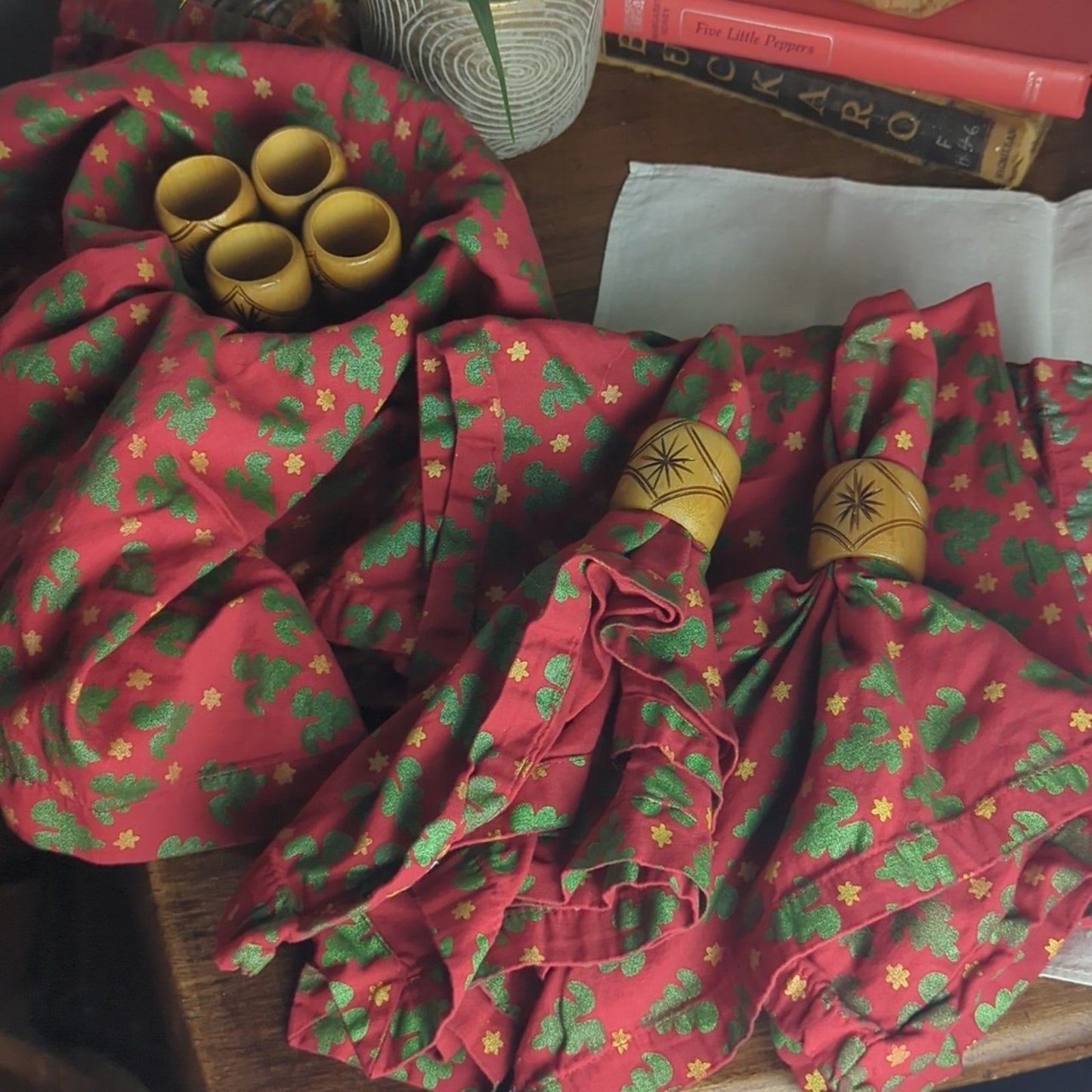 Kim Seybert Napkins Set of 6 Vintage Carved Napkin Rings Basket Liners Woodland Table