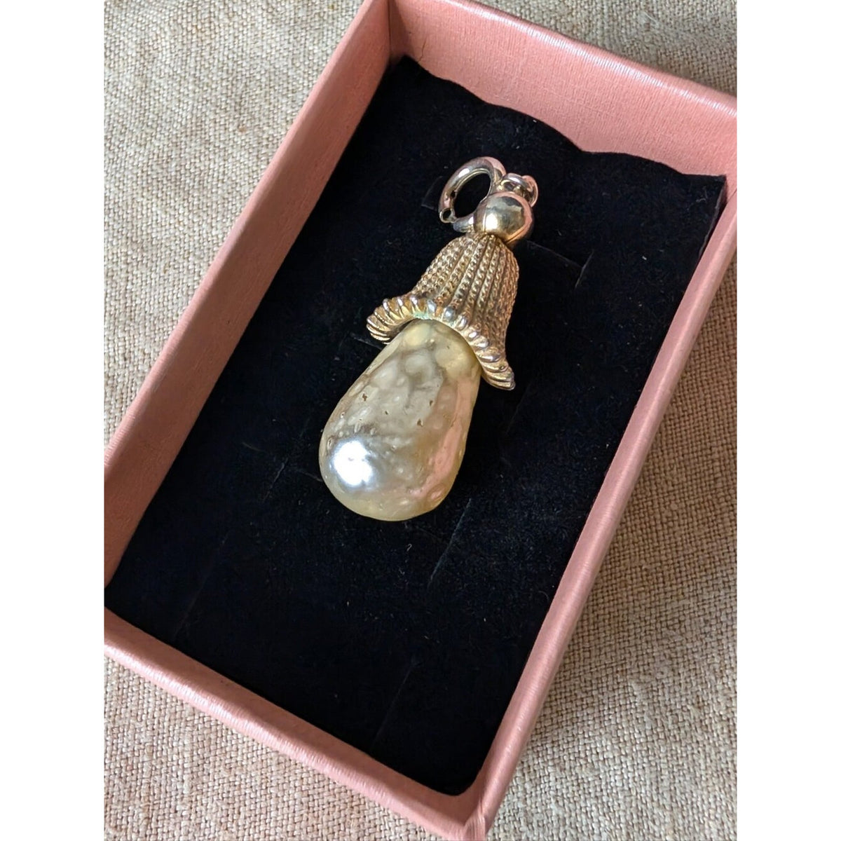 Vintage Mushroom Abstract Faux Baroque Pearl Gold Tone Pendant
