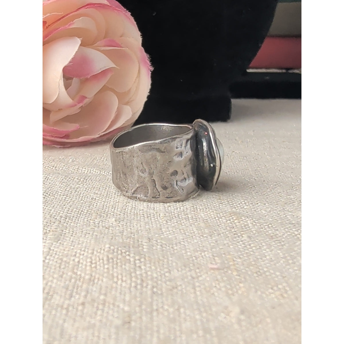 Vintage Didae Shablool Israel Sterling Silver Statement Pearl Ring, Wide Hammered Band Sz 6.25