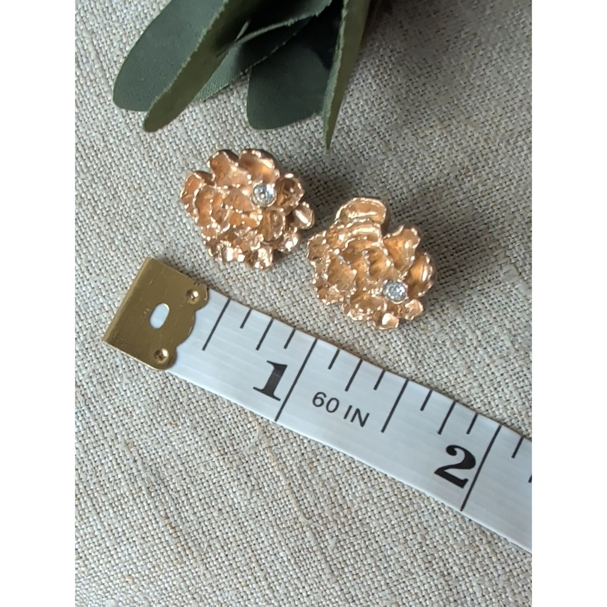 Vintage Avon Flowerblaze Flowers Earrings Rhinestones Gold Tone Studs
