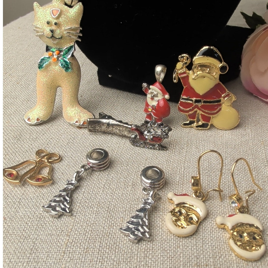 Vintage Christmas Santa Holiday Brooch Charm & Earring Set