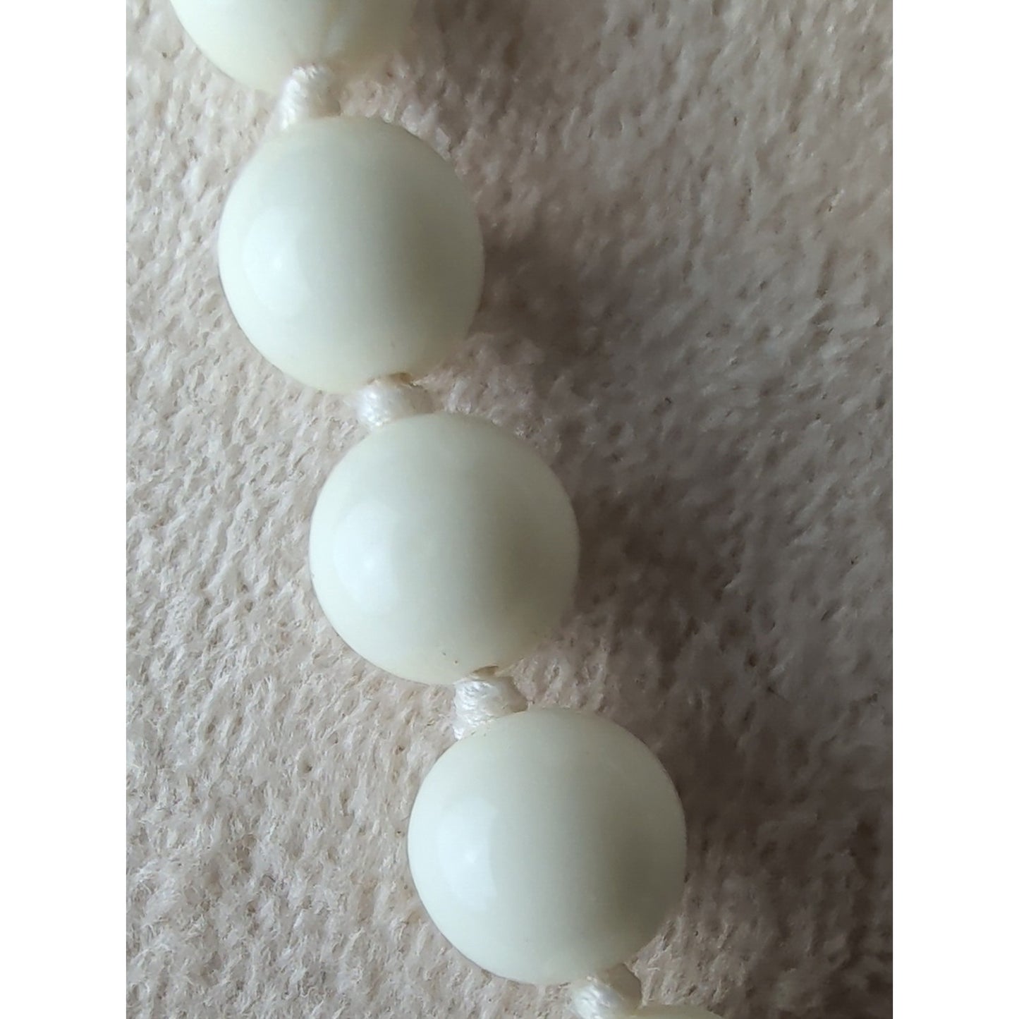 Vintage Milk Glass Carved Floral Pendant 60s/70s Knotted Bead Necklace