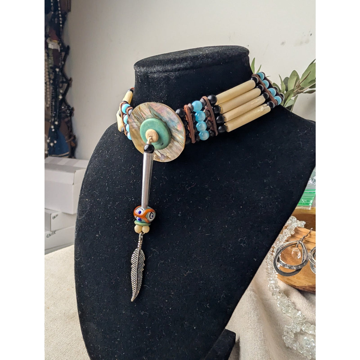 Vintage 80s Southwestern Bone Hairpipe Choker Necklace Blue Cat's Eye Abalone Pendant Boho
