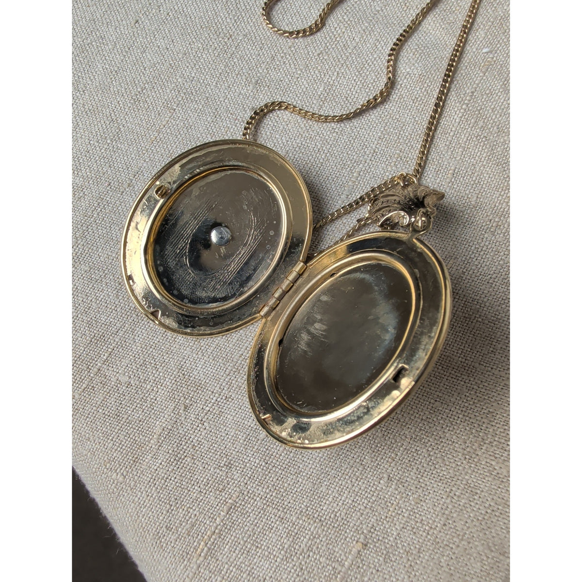 Whimsical Y2k Gold Tone Chain & Ornate 2"  Locket  Coquette