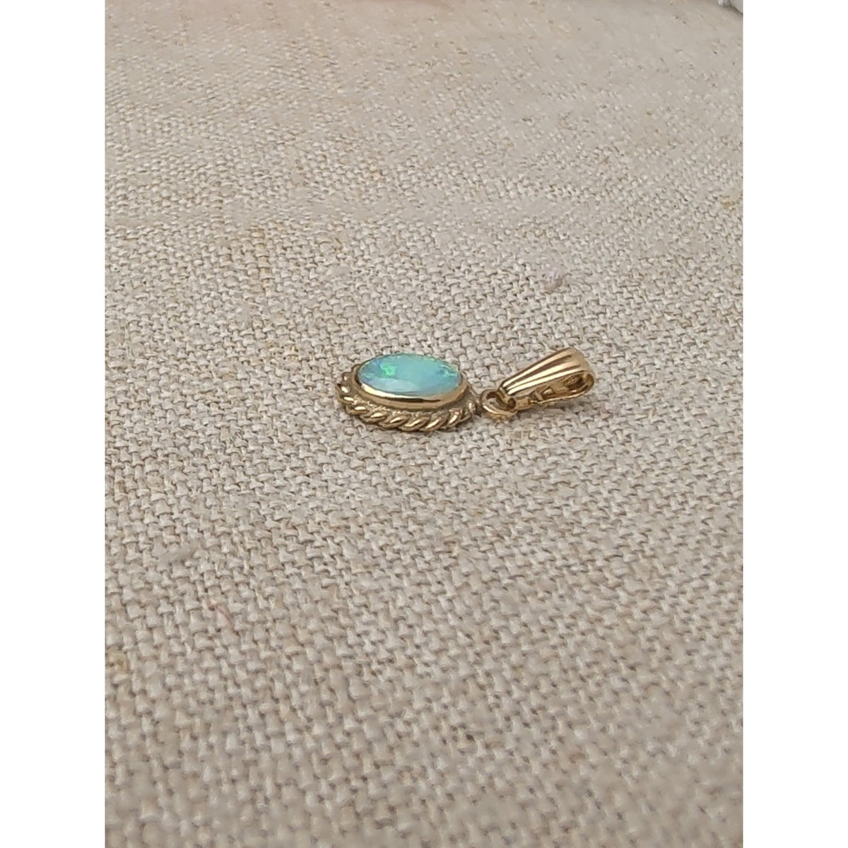 Vintage Carla 14k Opal Pendant Mini 1/2"