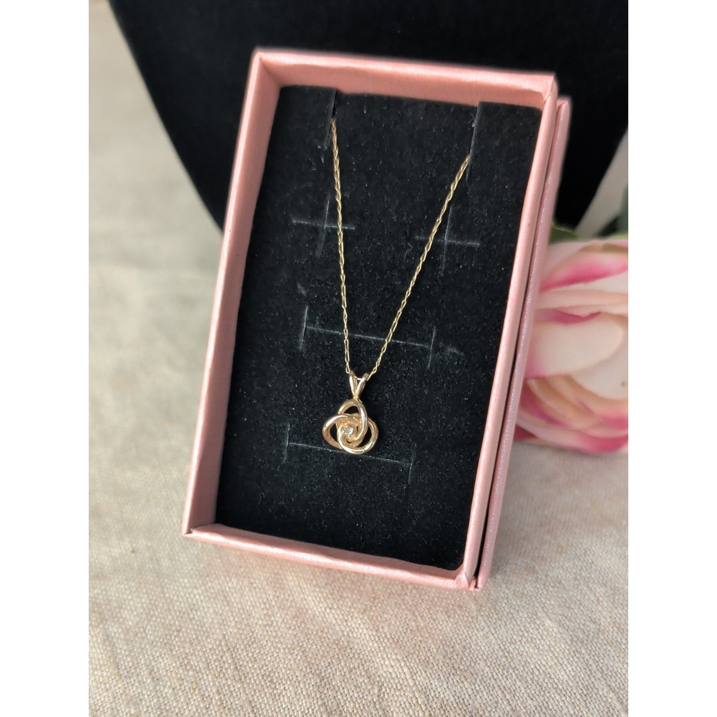 Vintage Small 14k Yellow Gold .02ct Diamond Interlocking Knot Solitaire Pendant