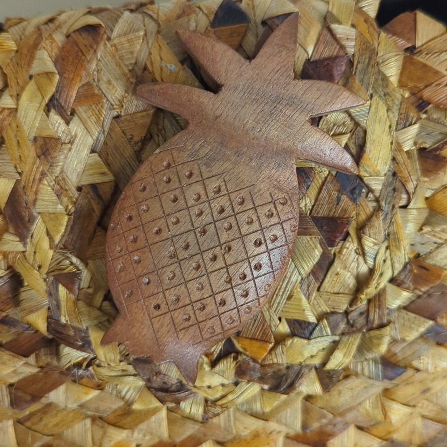 Vtg Natural Wicker Straw Woven Handbag Tote Pineapple Double Wooden Handle