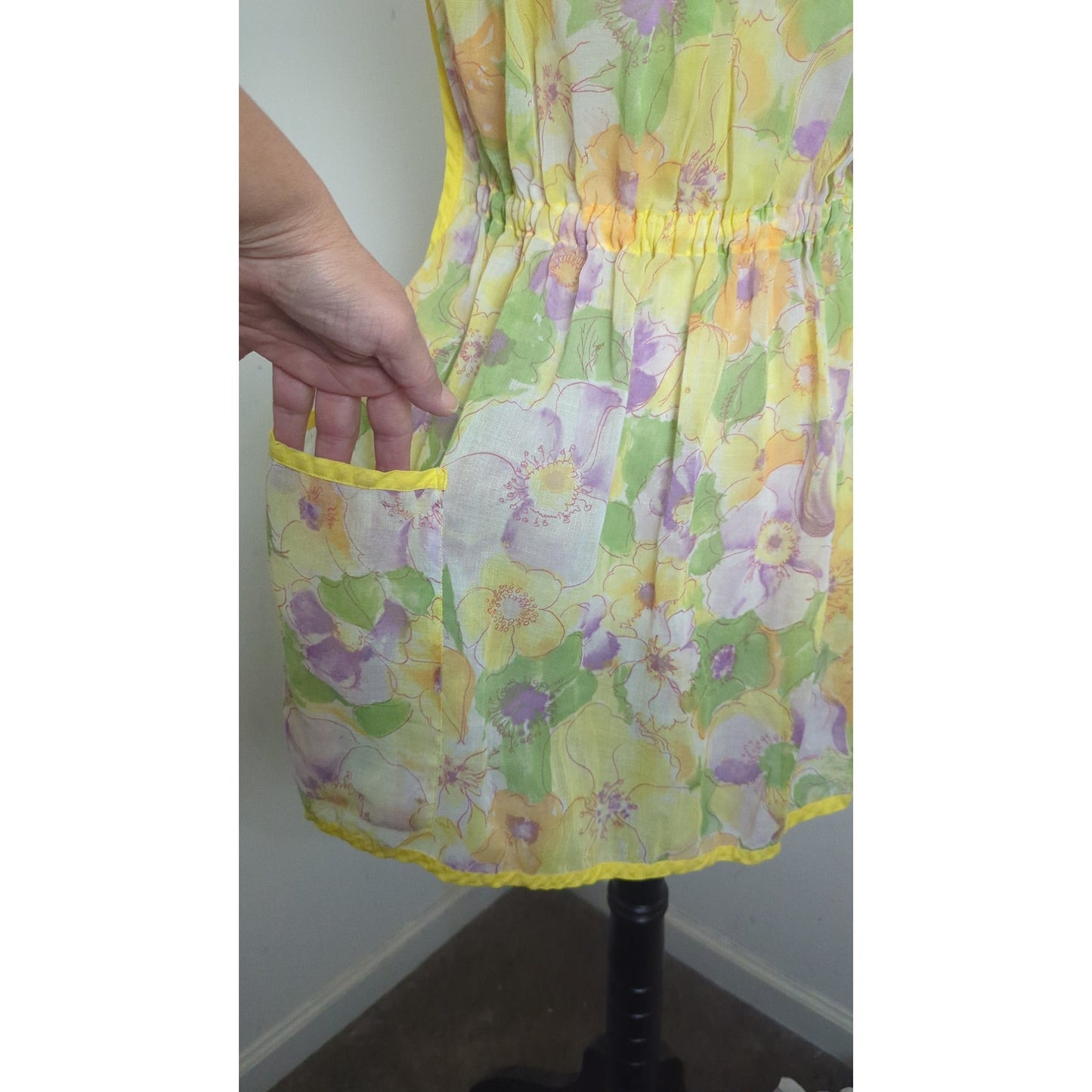 Vintage Retro Mod Floral Apron Lightweight Semi -Sheer S/M