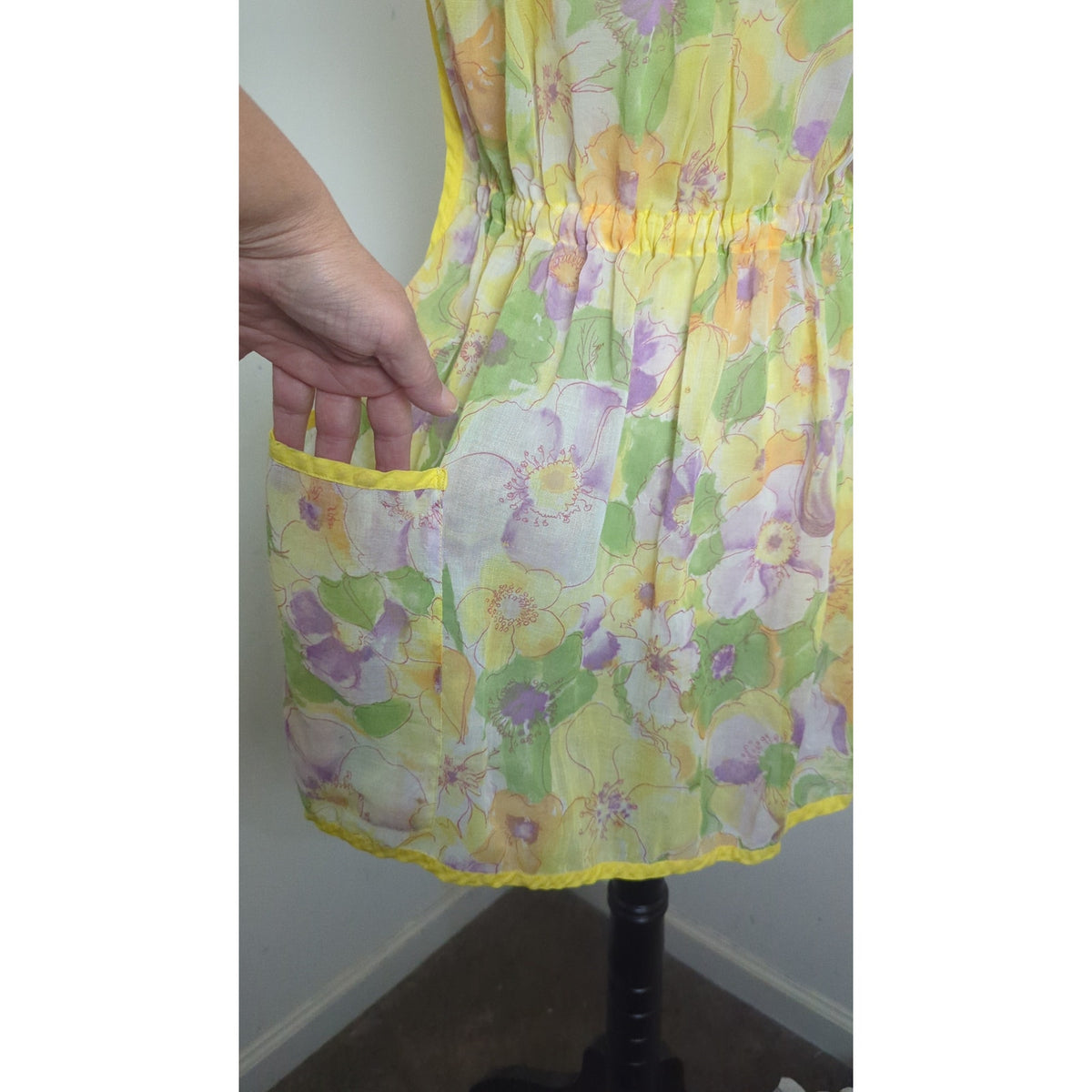 Vintage Retro Mod Floral Apron Lightweight Semi -Sheer S/M