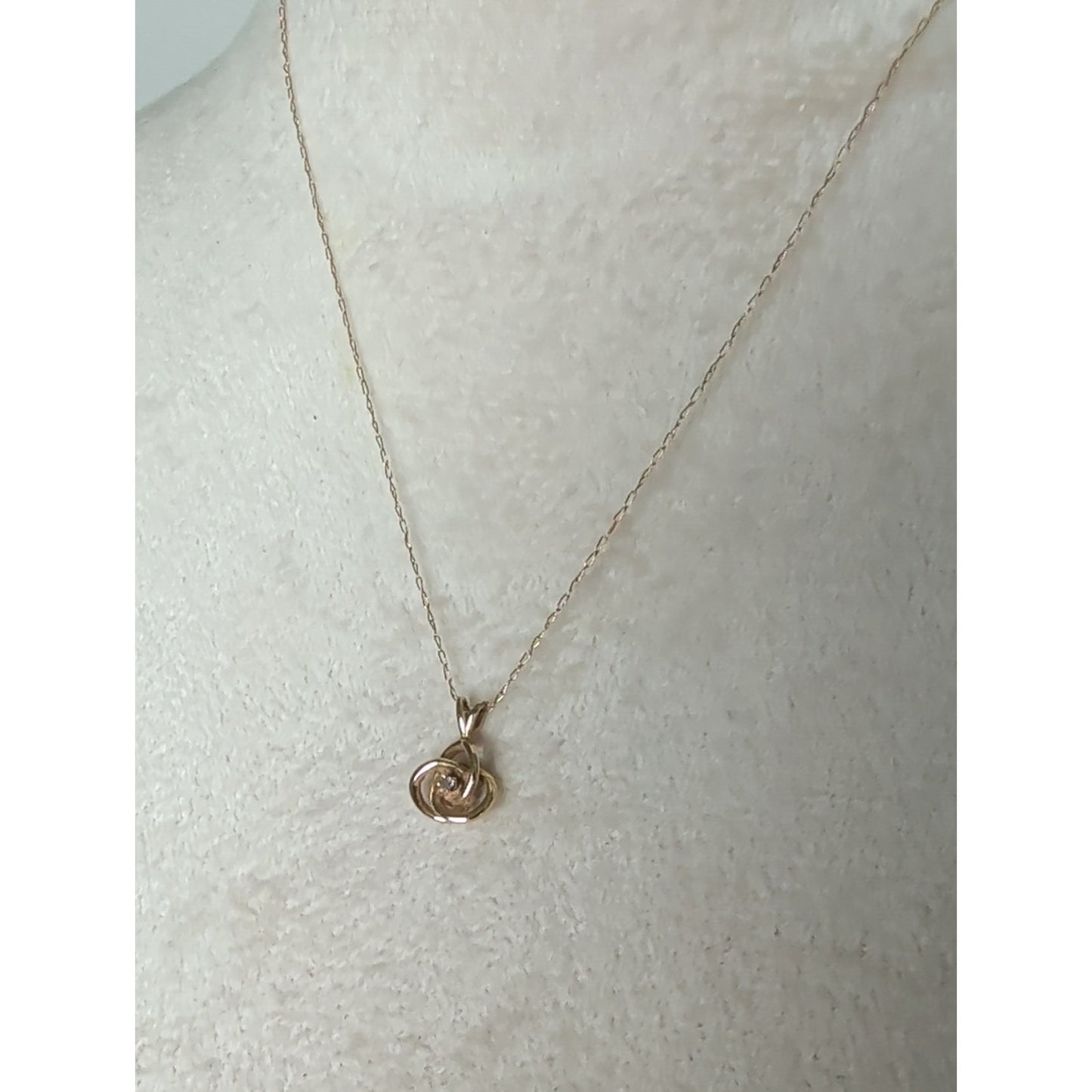 Vintage Small 14k Yellow Gold .02ct Diamond Interlocking Knot Solitaire Pendant