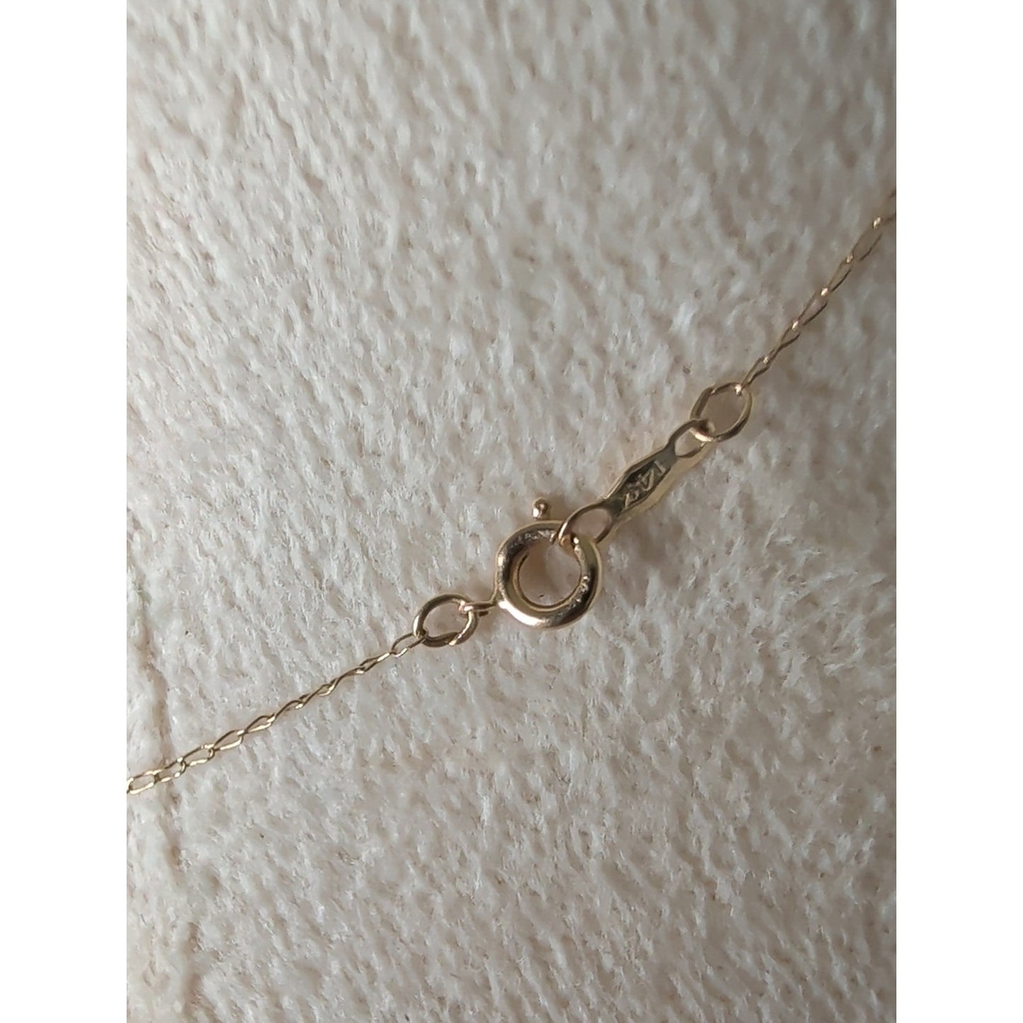 Vintage Small 14k Yellow Gold .02ct Diamond Interlocking Knot Solitaire Pendant