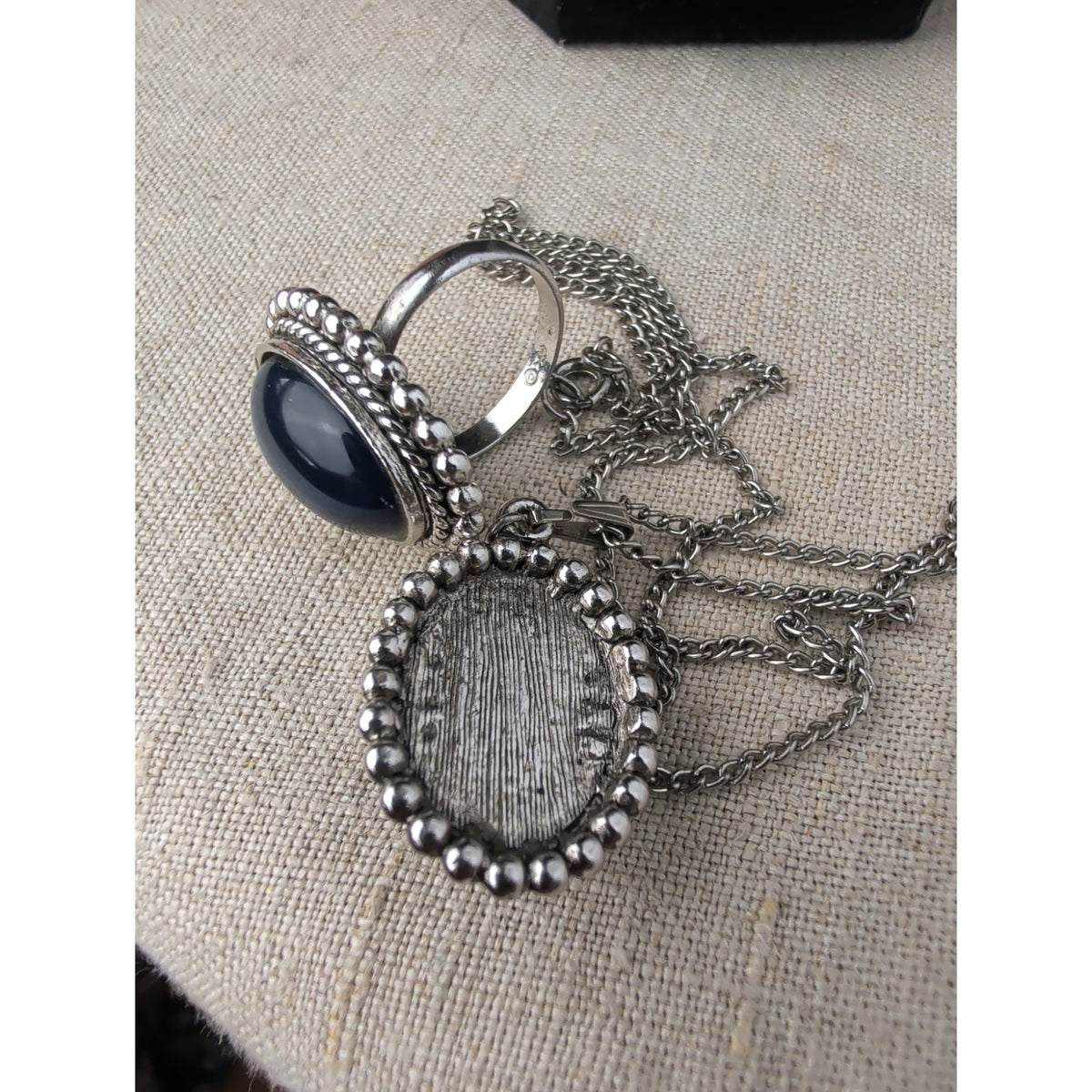 Vintage Silver-Tone Dead Mood Ring & Necklace Set Size 7, Dead Mood Stone Stuck on Deep Blue Cobalt Boho Gothic Cabochon Jewelry Set 20" Chain