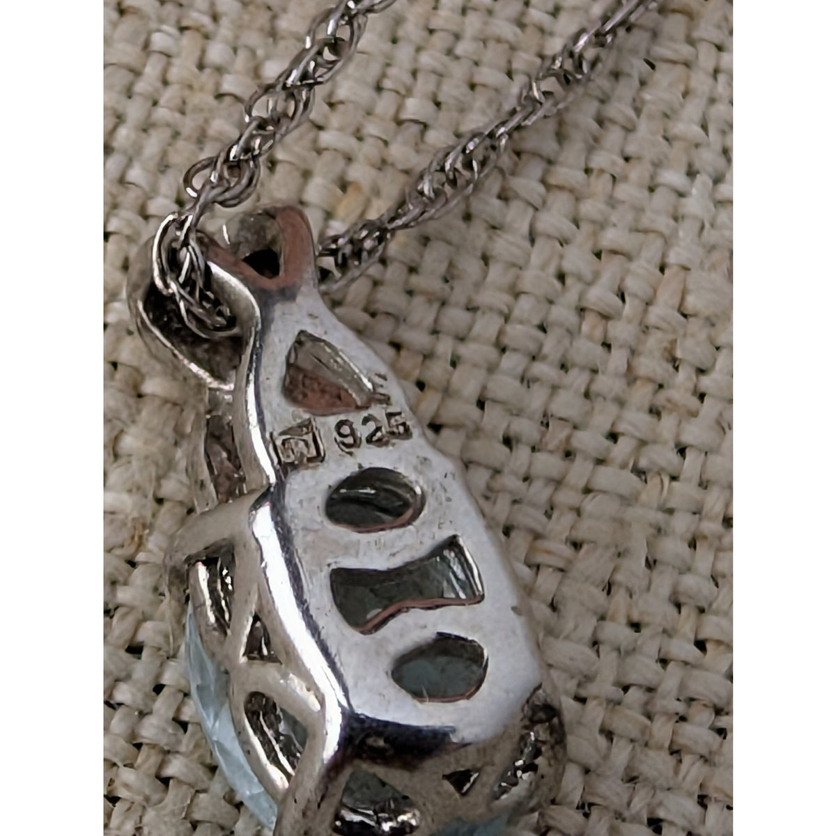 Hallmark Jewelry 925 Sterling Silver Oval Cut Aquamarine Pendant Necklace 9.5”