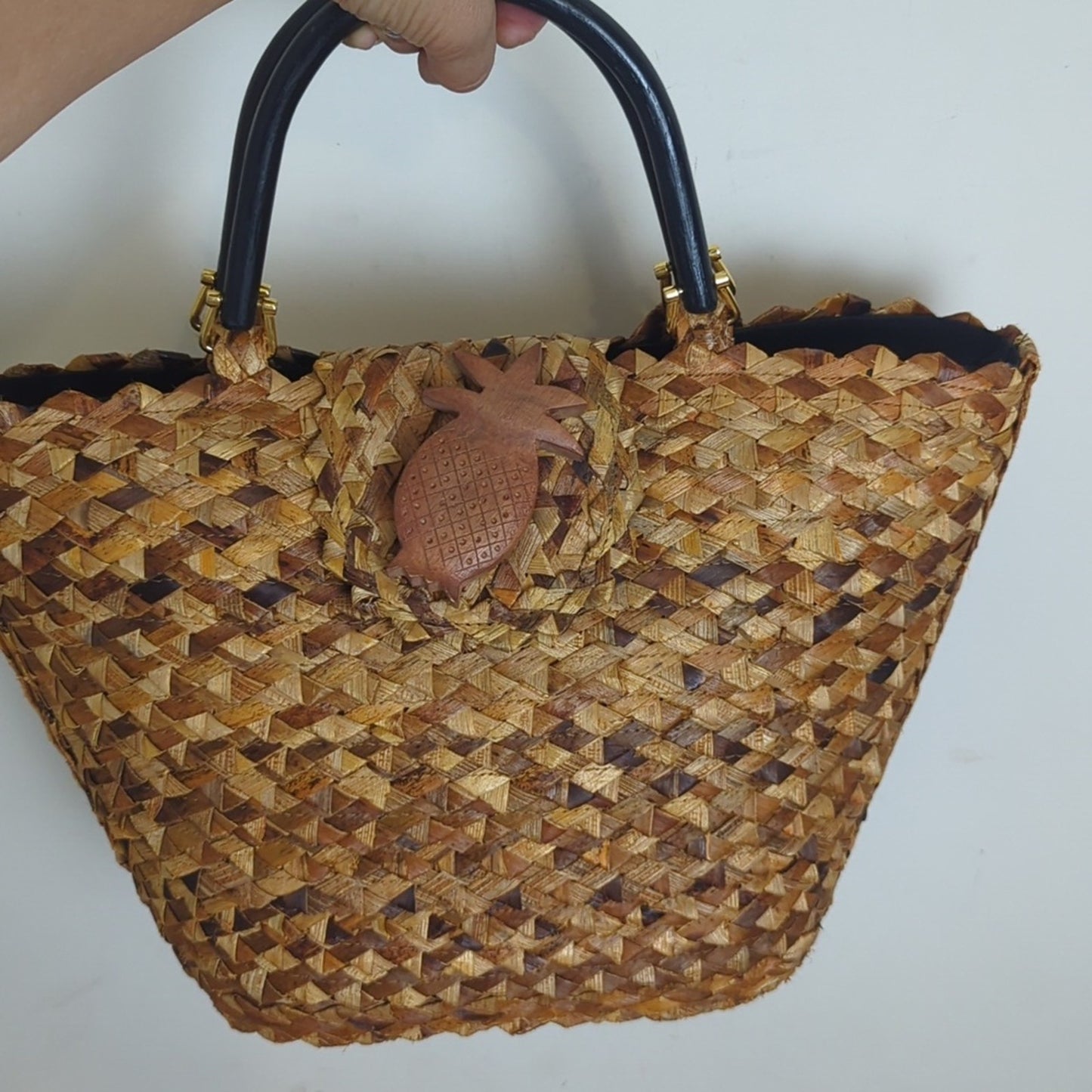 Vtg Natural Wicker Straw Woven Handbag Tote Pineapple Double Wooden Handle