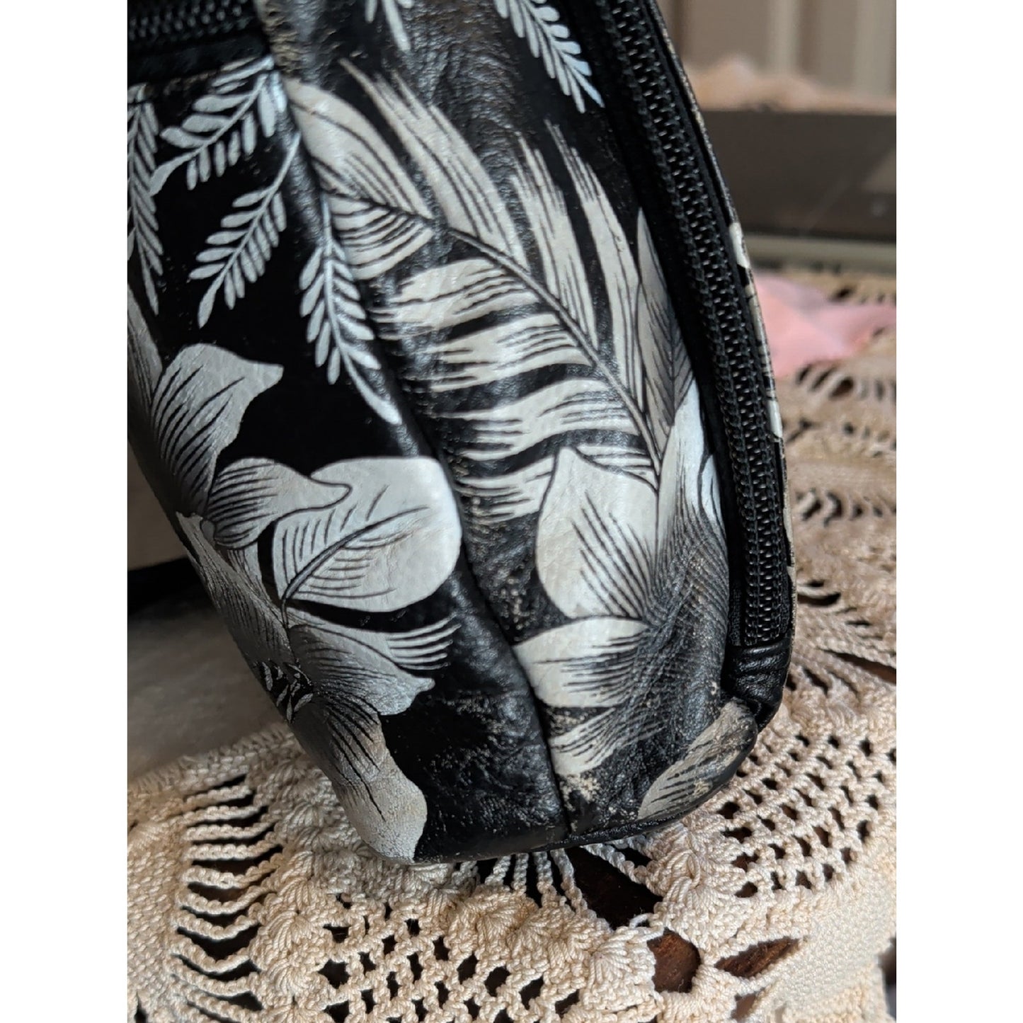 Anuschka Expandable Travel Crossbody 550 Hand-painted Leather RFID Blocker