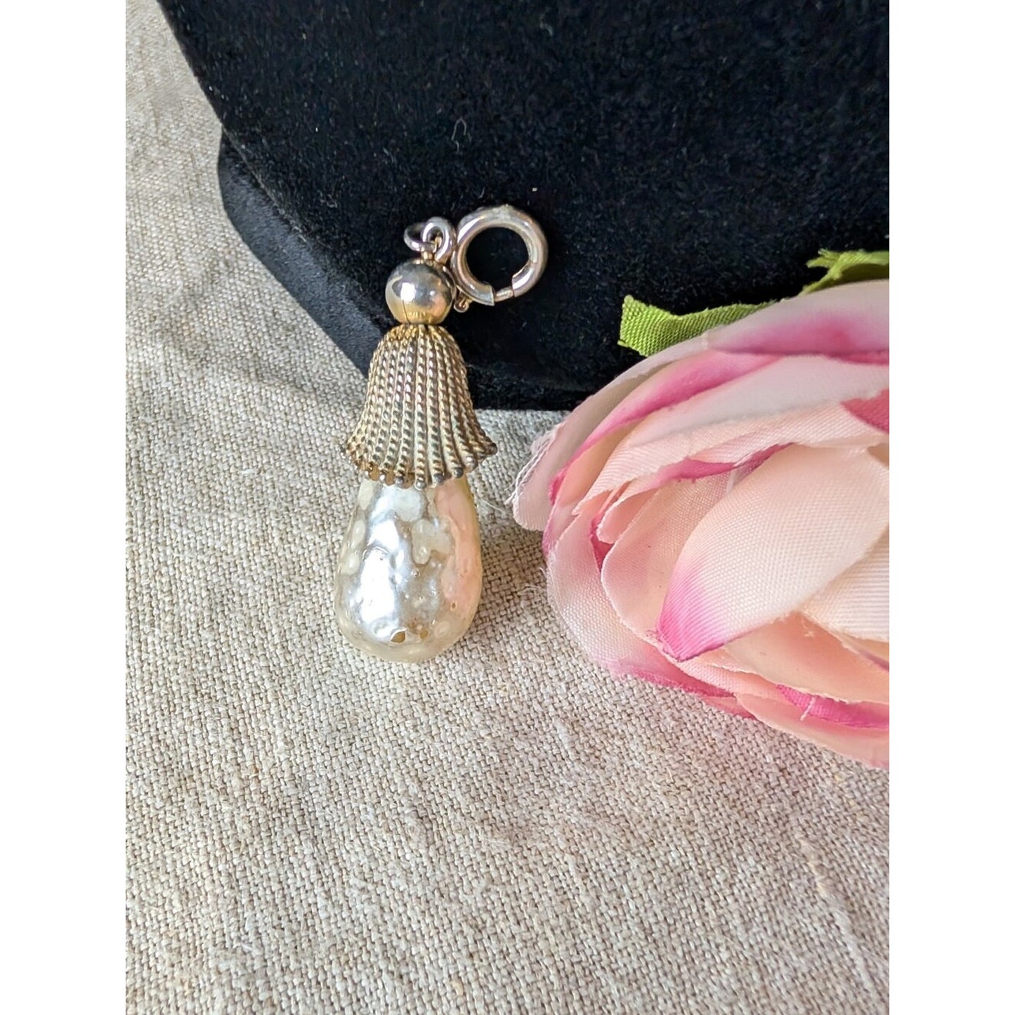 Vintage Mushroom Abstract Faux Baroque Pearl Gold Tone Pendant