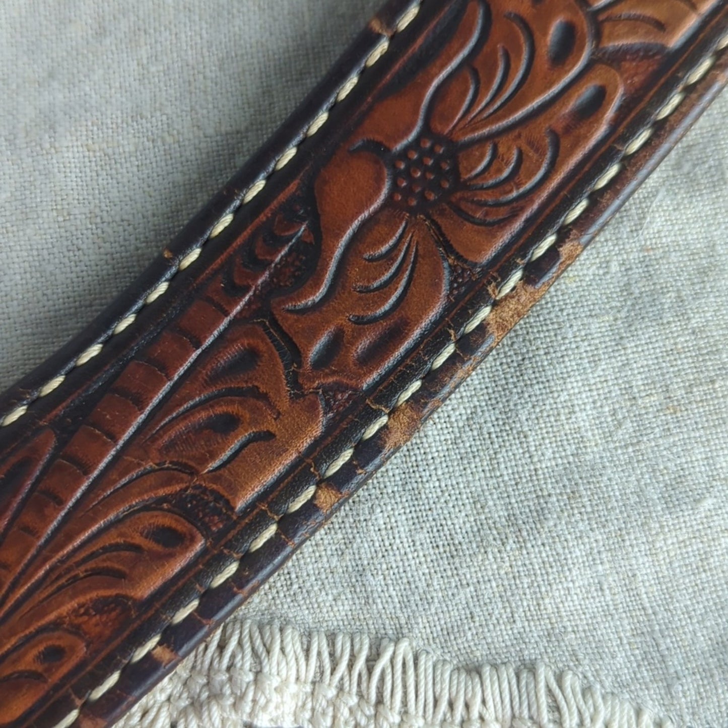 Vintage 1988 Bergamot Brass Works Deer Belt Buckle Embossed Leather Belt Hunting