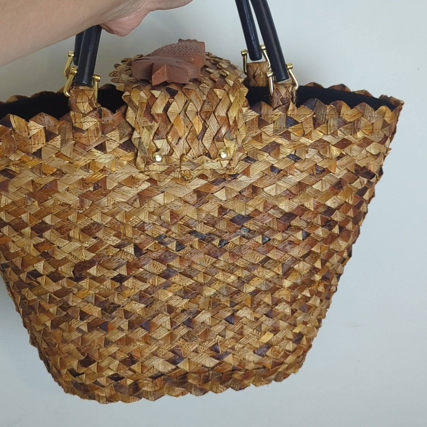 Vtg Natural Wicker Straw Woven Handbag Tote Pineapple Double Wooden Handle