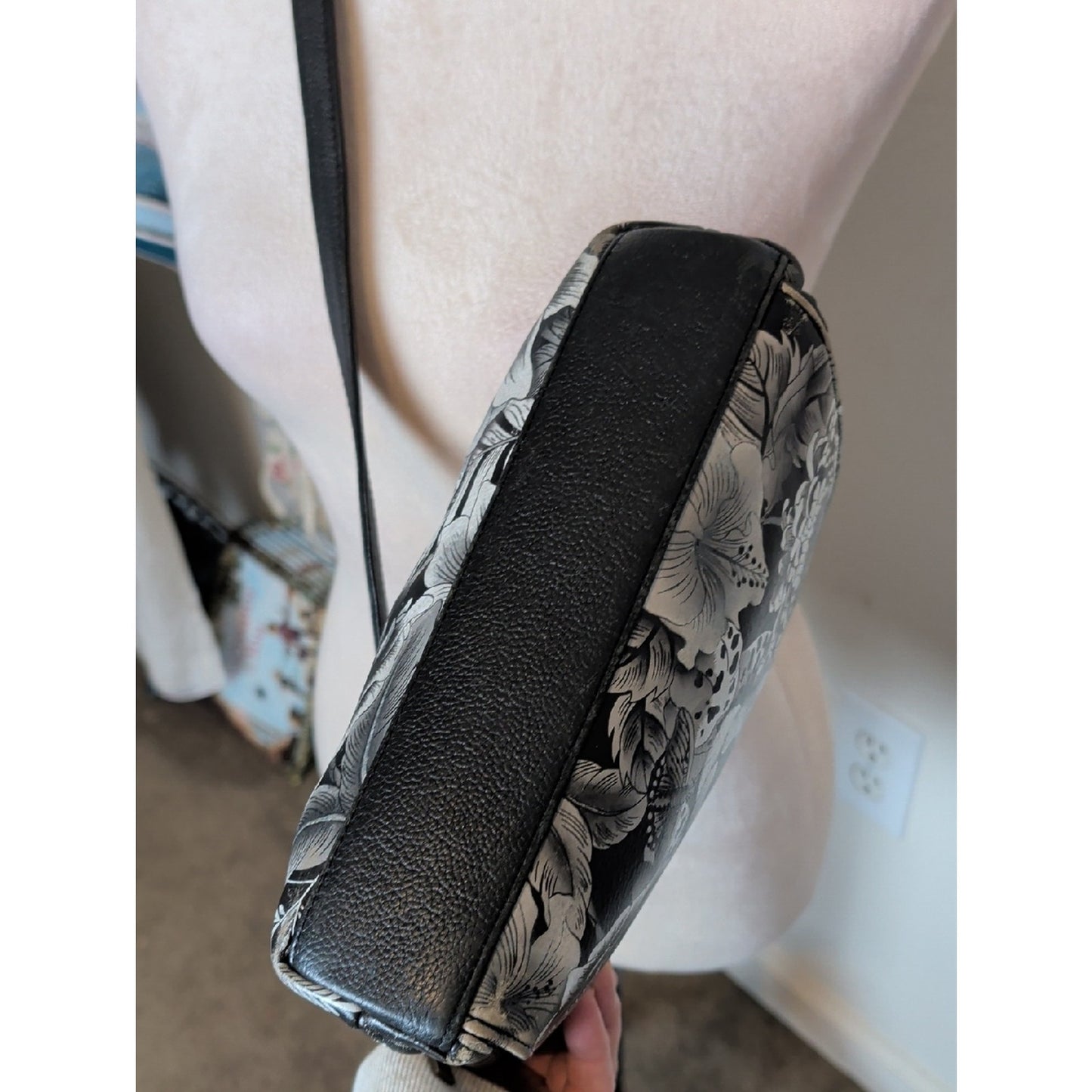 Anuschka Expandable Travel Crossbody 550 Hand-painted Leather RFID Blocker
