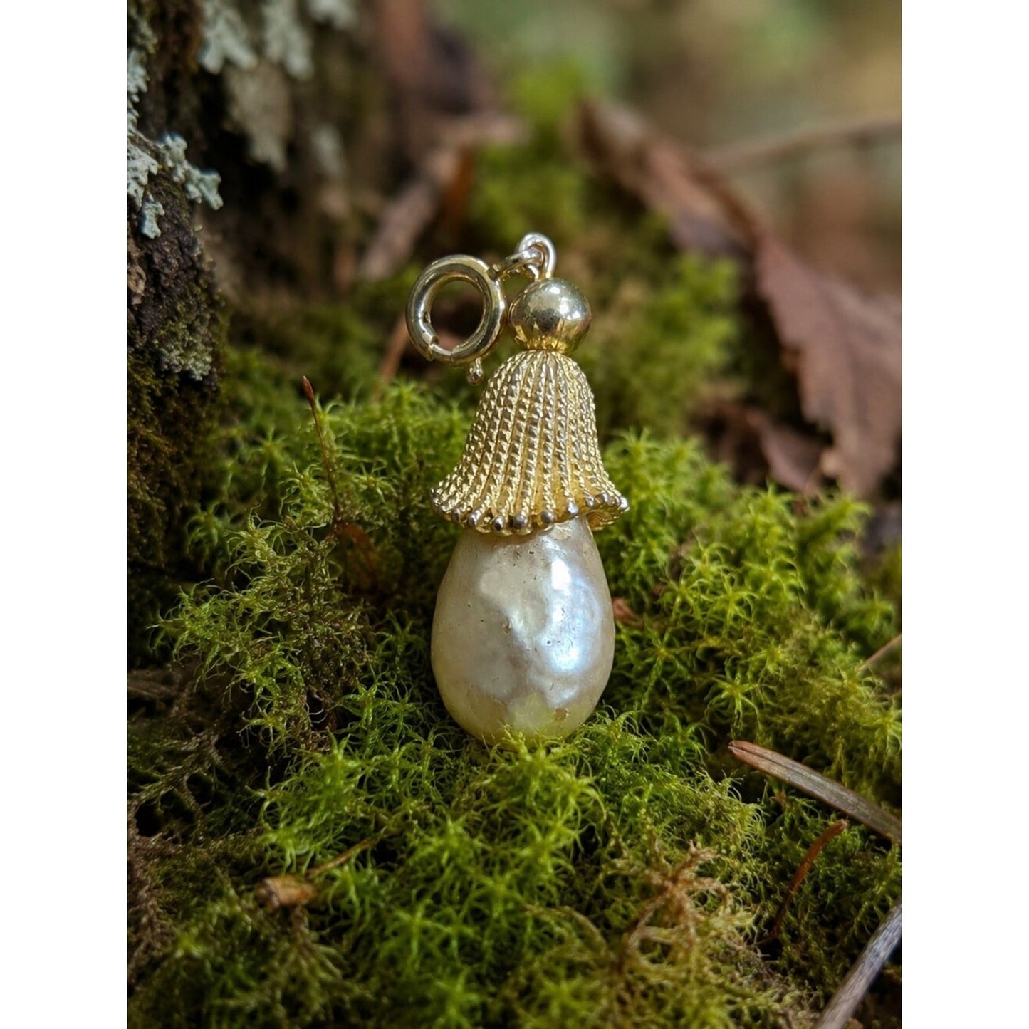 Vintage Mushroom Abstract Faux Baroque Pearl Gold Tone Pendant