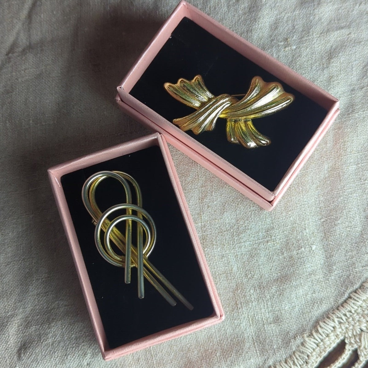Vintage Signed Brooch Set – Gerry & Sarah Coventry Gold Tone Costume Jewelry