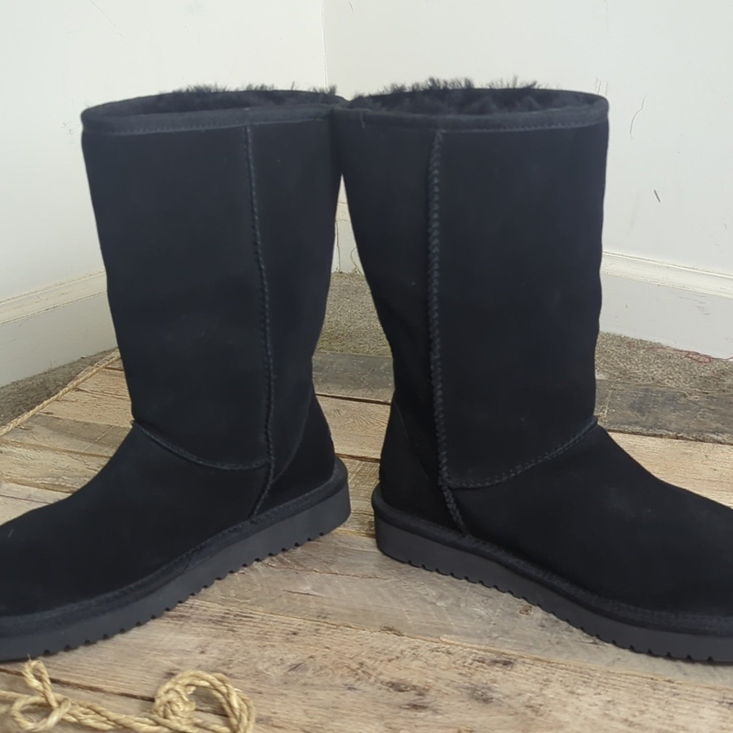 UGG Koolaburra  Slip On Suede Leather Sheepskin Boots Wool/Poly Sherpa Size 6