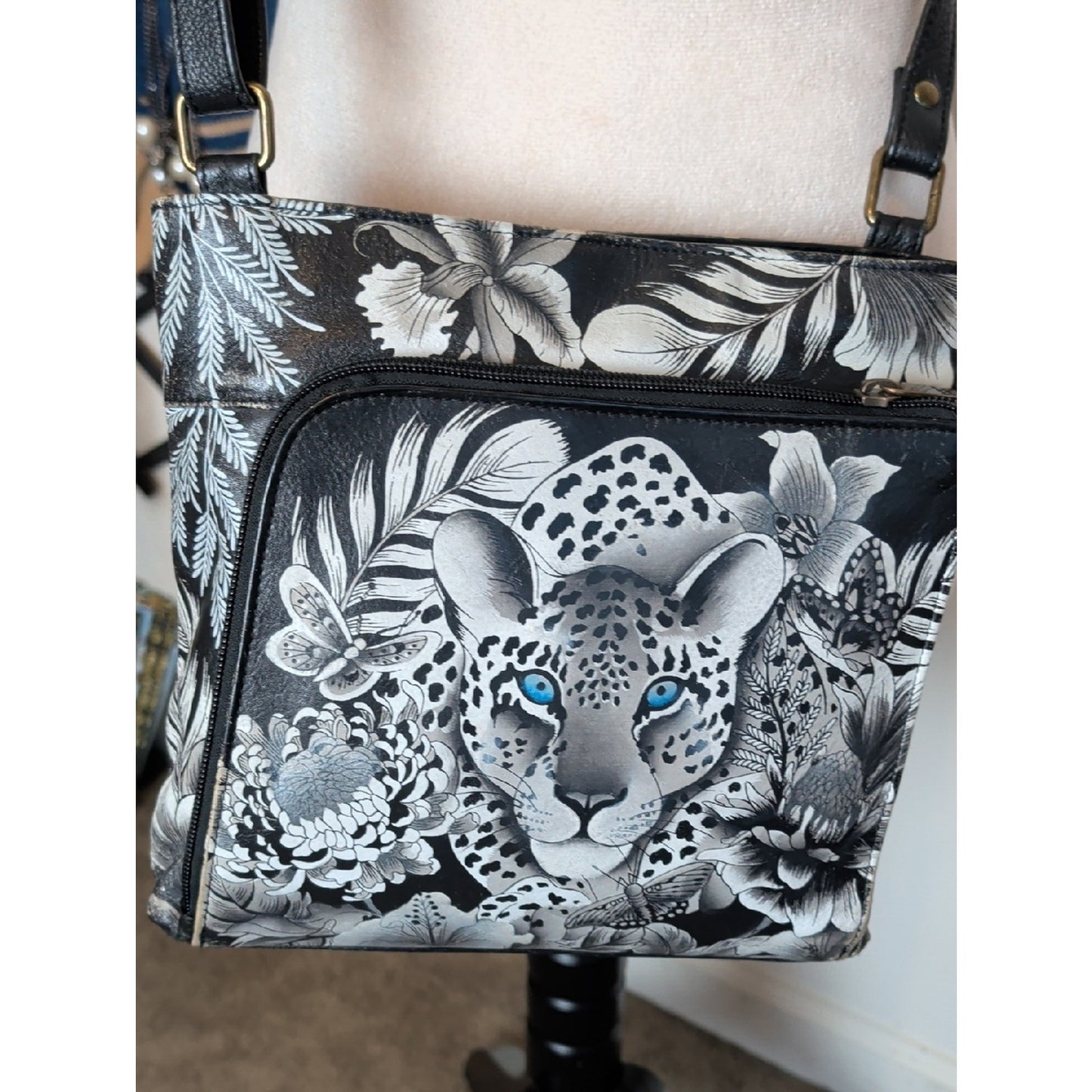 Anuschka Expandable Travel Crossbody 550 Hand-painted Leather RFID Blocker
