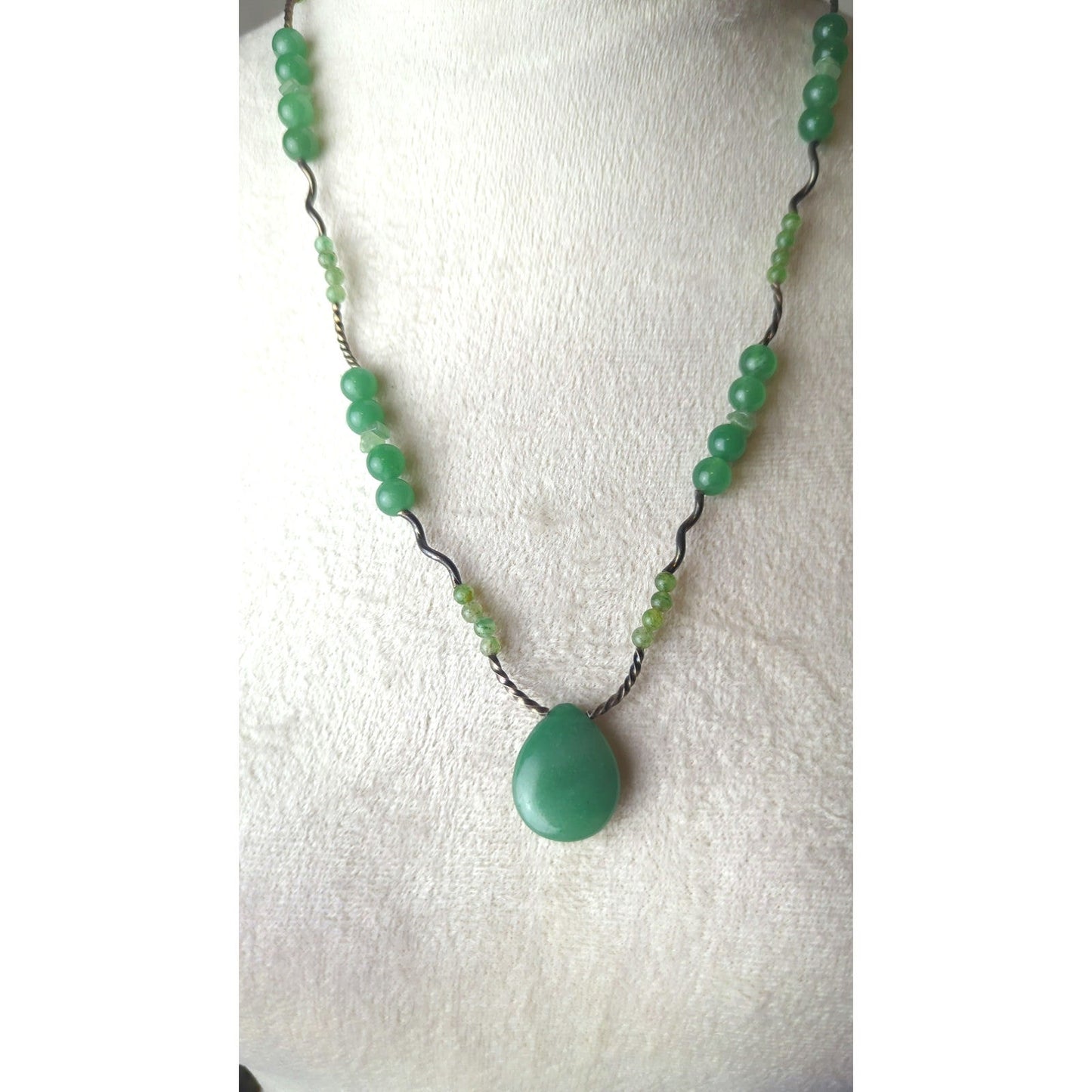 Vintage Handcrafted Sterling Silver & Green Aventurine Artisan Necklace Gemstone