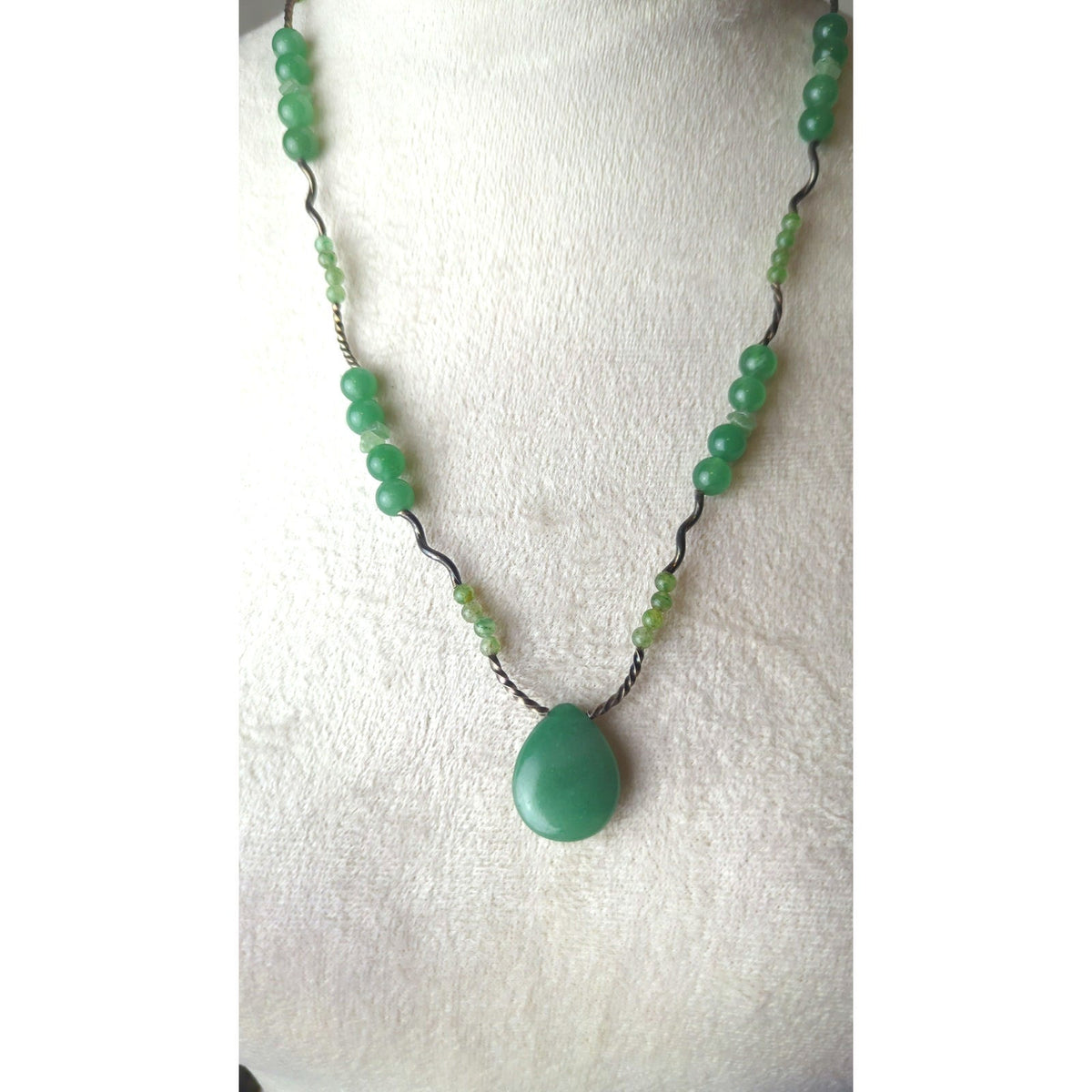 Vintage Handcrafted Sterling Silver & Green Aventurine Artisan Necklace Gemstone