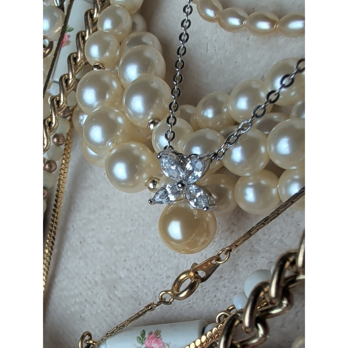 21-Piece Coquette Jewelry Bundle 11 Necklaces, Earrings & Vintage Brooches