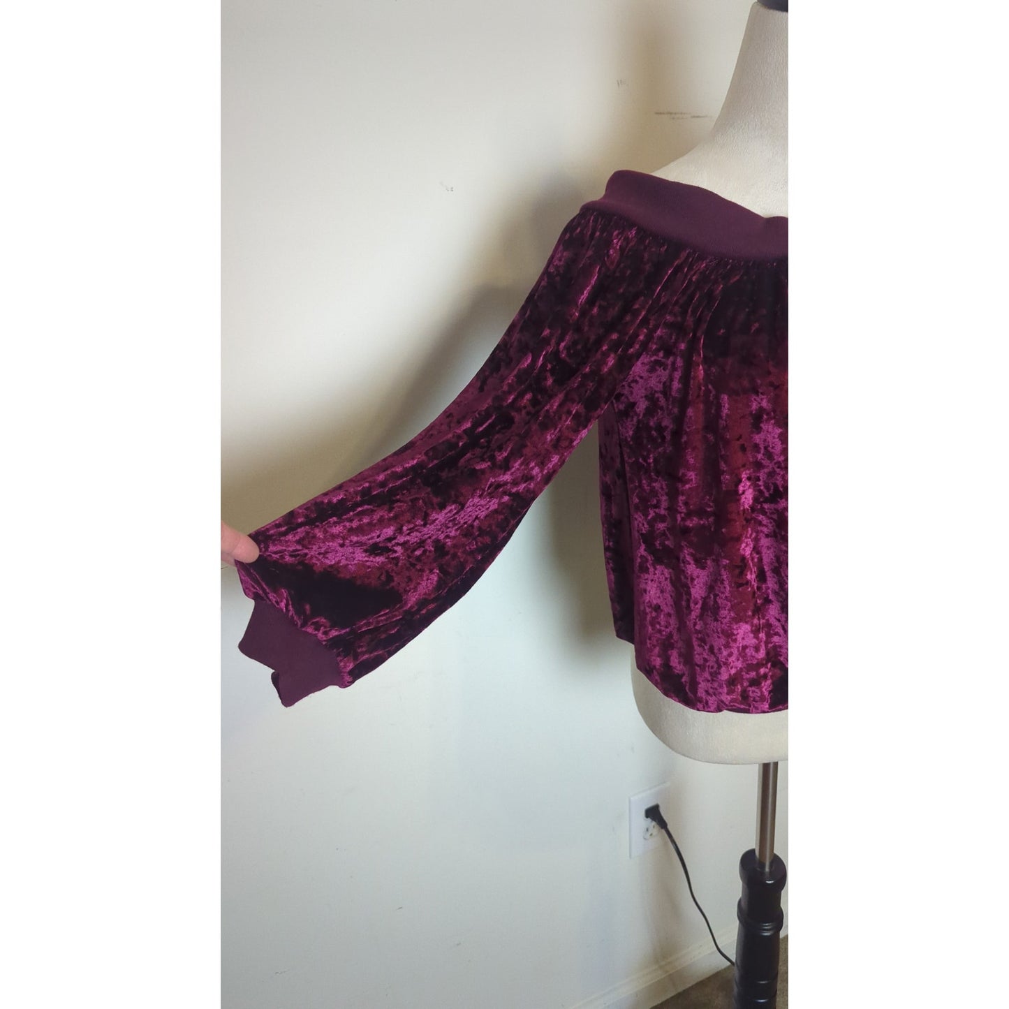 Moody Burgundy Velvet Boat Neck Pullover Top Balloon Sleeves Women's Small