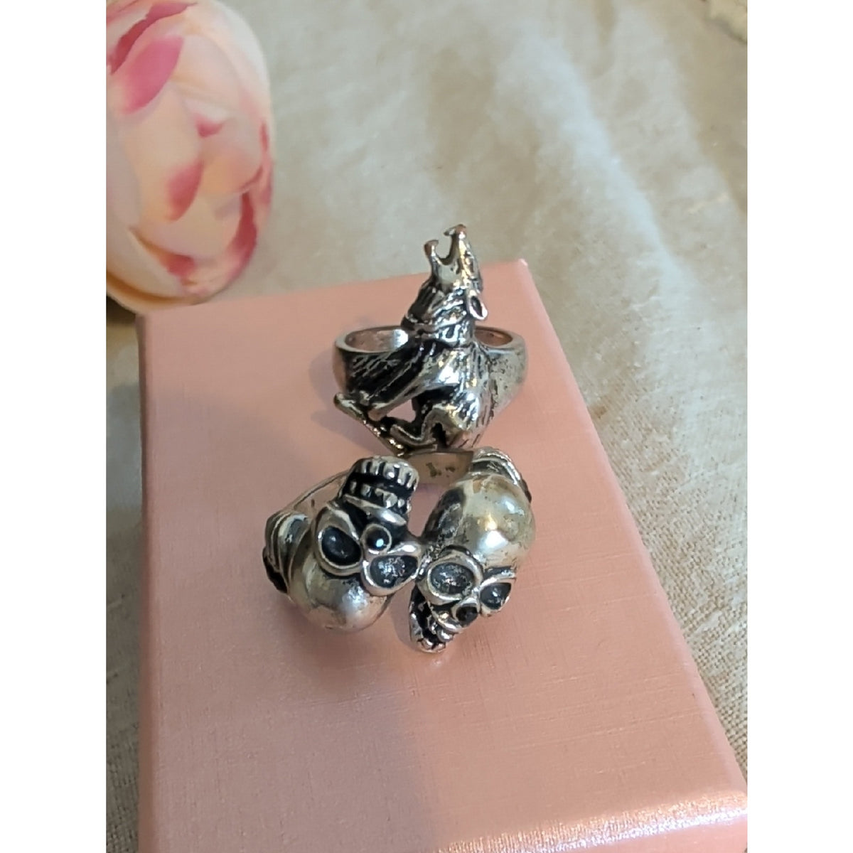 Unisex Rustic Howling Wolf & Skulls Rings Antiqued Silver Tone Statement Rings