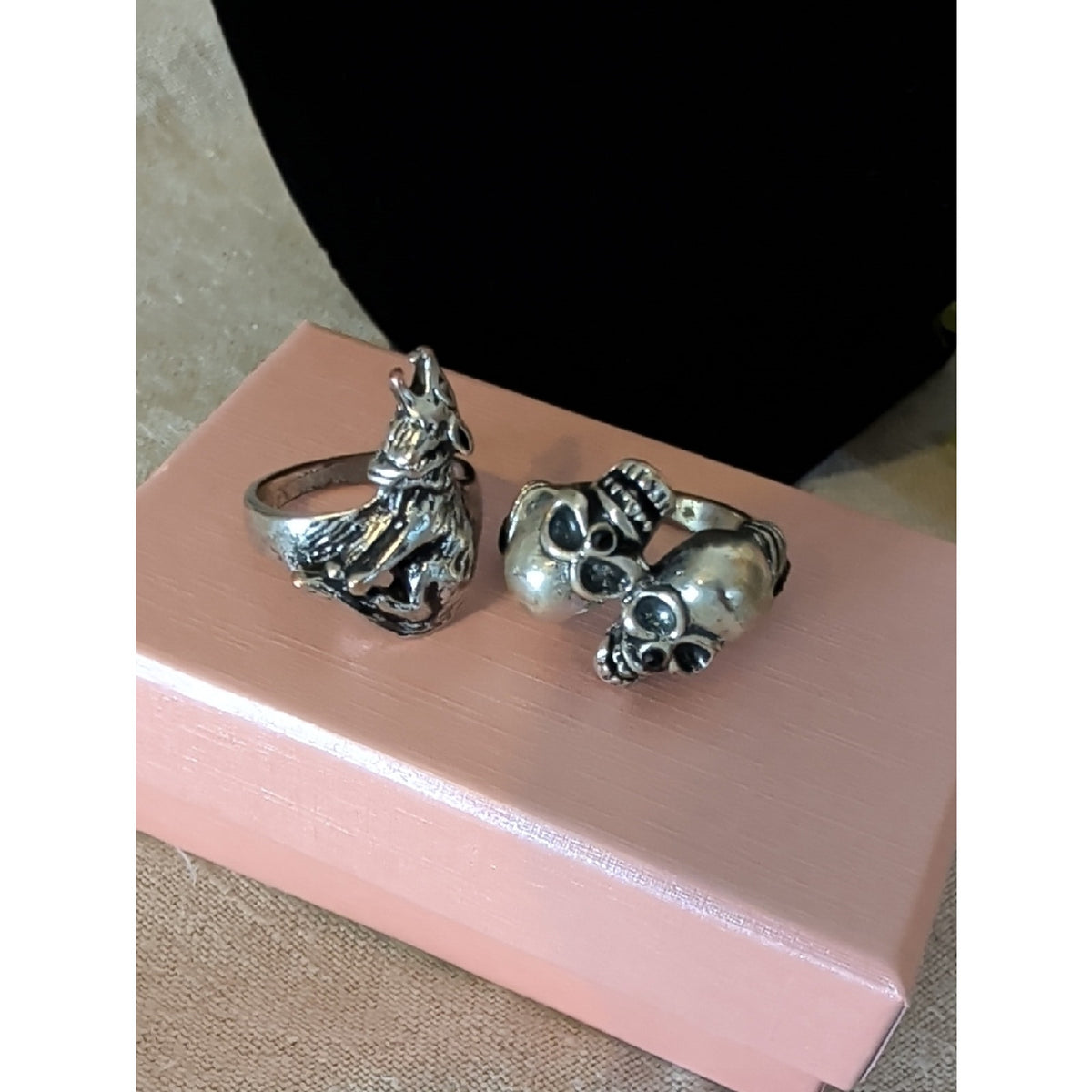 Unisex Rustic Howling Wolf & Skulls Rings Antiqued Silver Tone Statement Rings