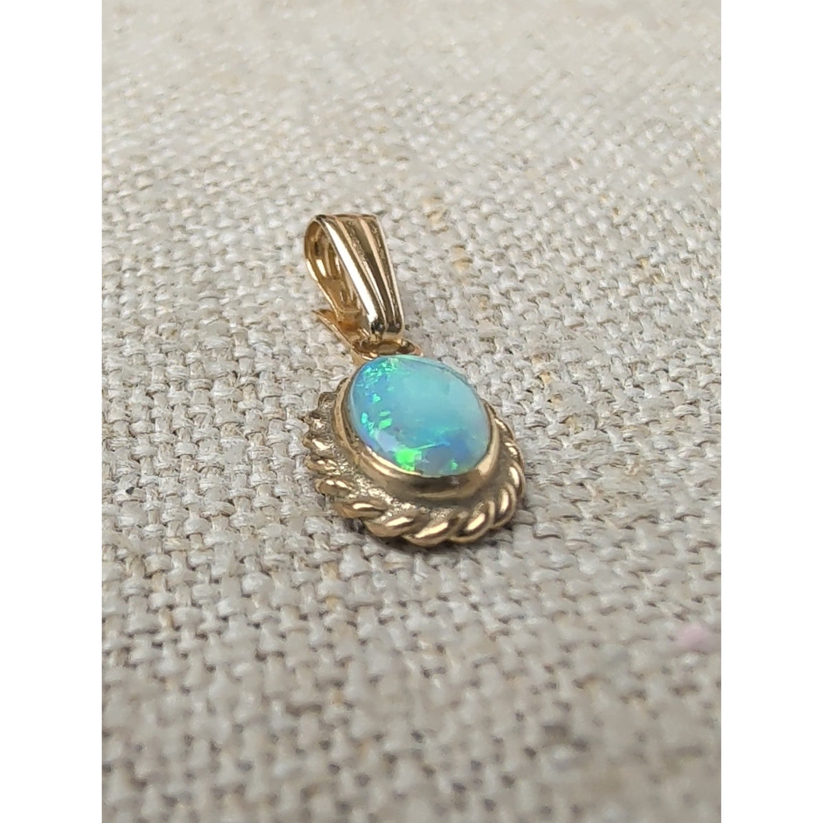 Vintage Carla 14k Opal Pendant Mini 1/2"