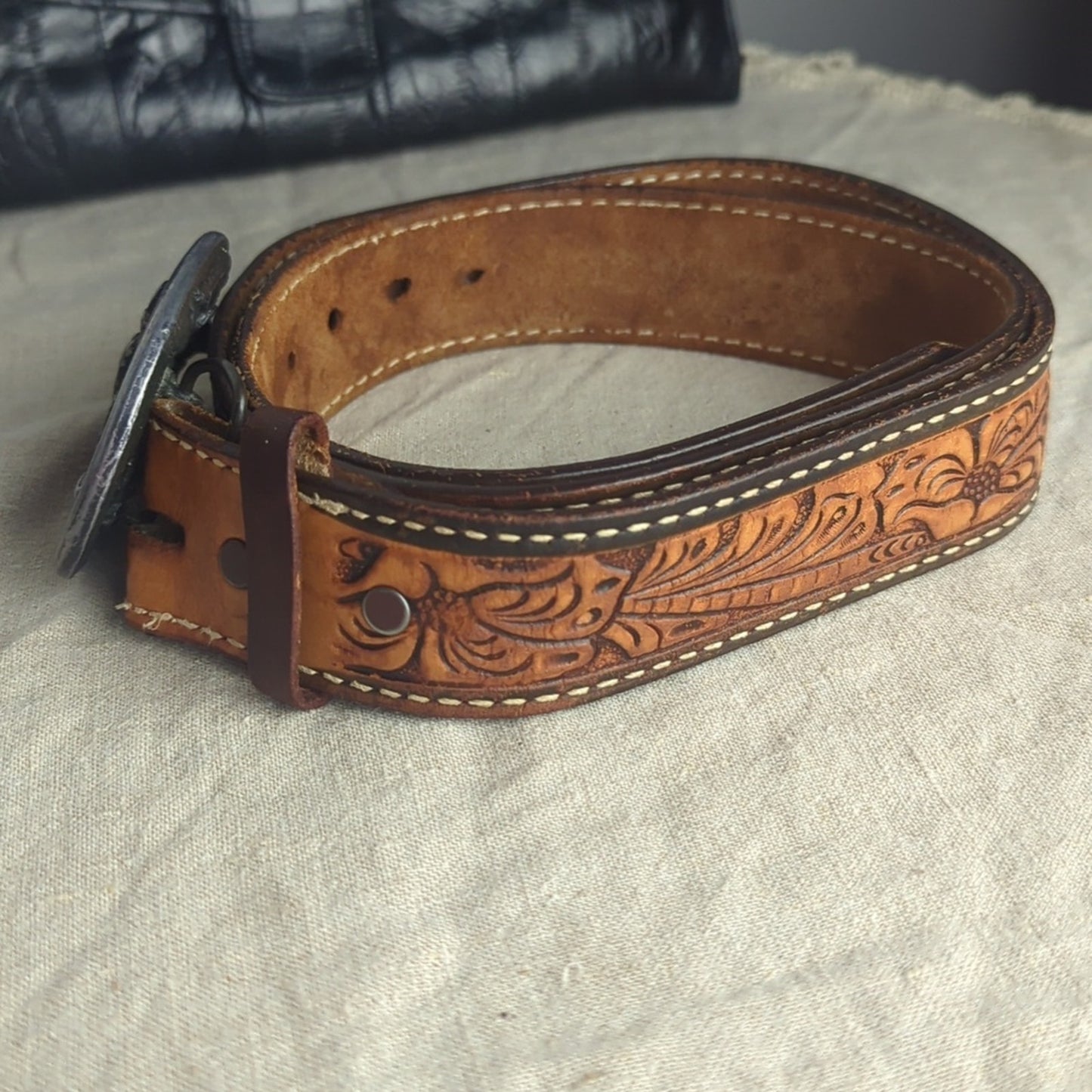 Vintage 1988 Bergamot Brass Works Deer Belt Buckle Embossed Leather Belt Hunting