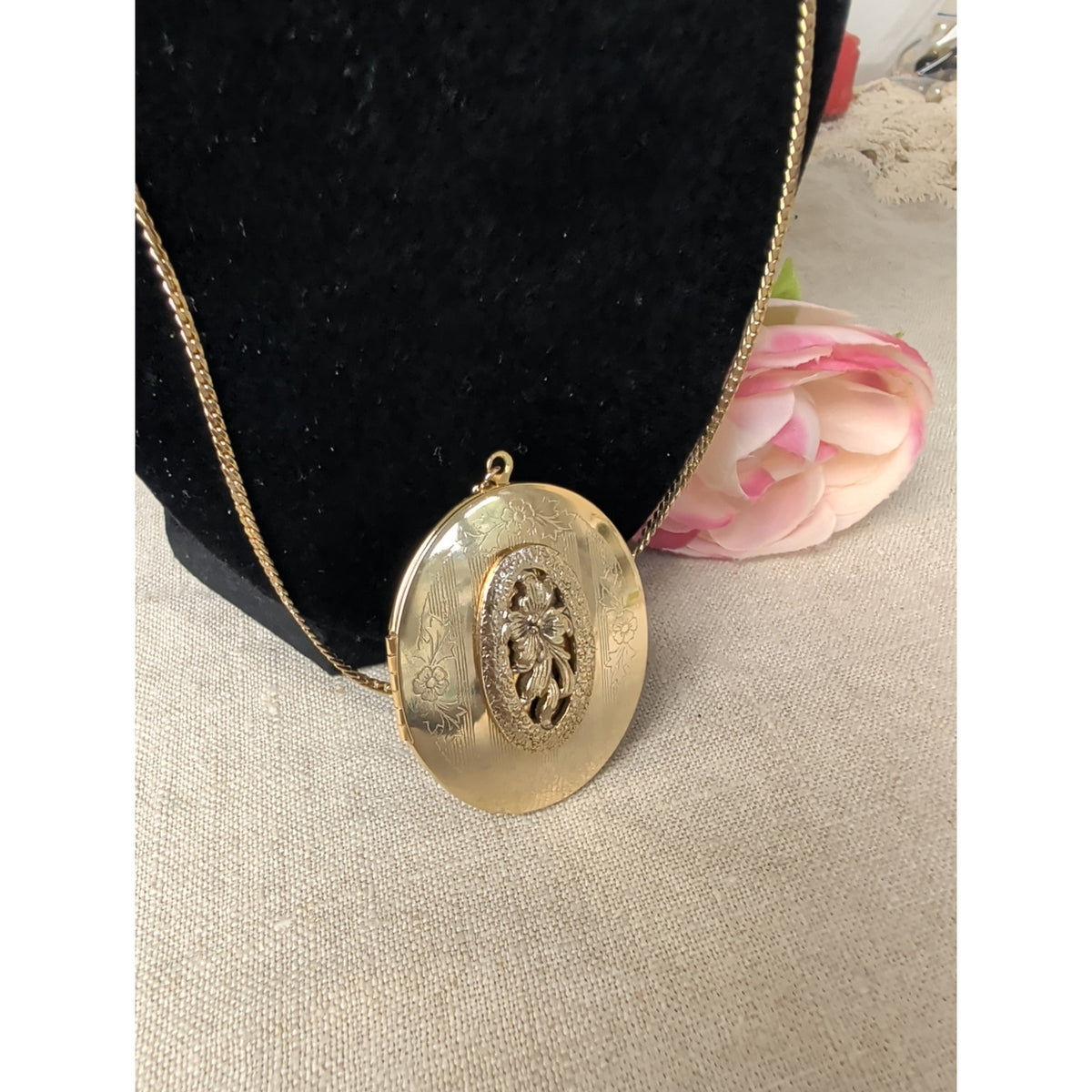 Whimsical Y2k Gold Tone Chain & Ornate 2"  Locket  Coquette