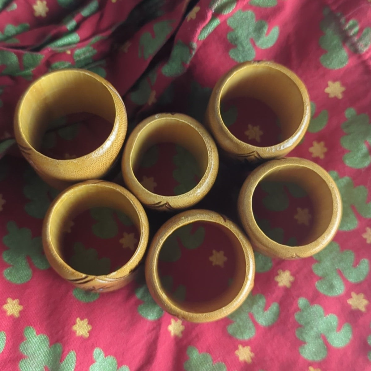 Kim Seybert Napkins Set of 6 Vintage Carved Napkin Rings Basket Liners Woodland Table