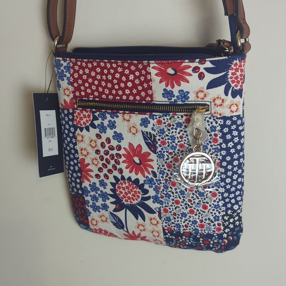 NWT Tommy Hiflinger Cottage Floral Crossbody Athleisure Bag With Charm