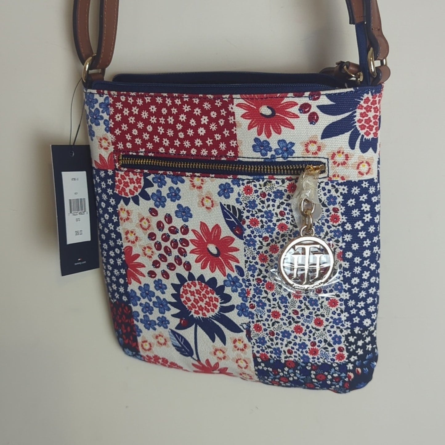 NWT Tommy Hiflinger Cottage Floral Crossbody Athleisure Bag With Charm