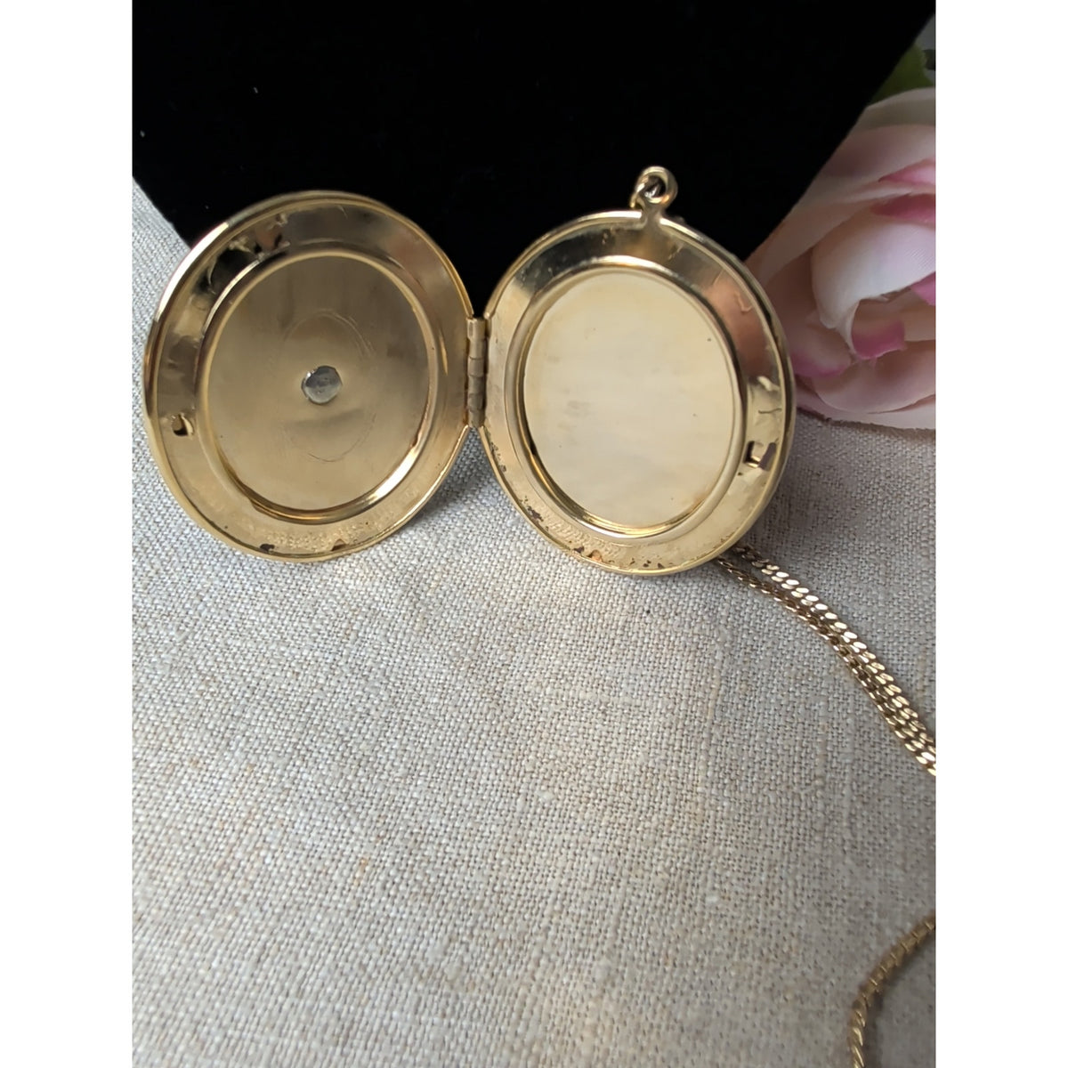 Whimsical Y2k Gold Tone Chain & Ornate 2"  Locket  Coquette