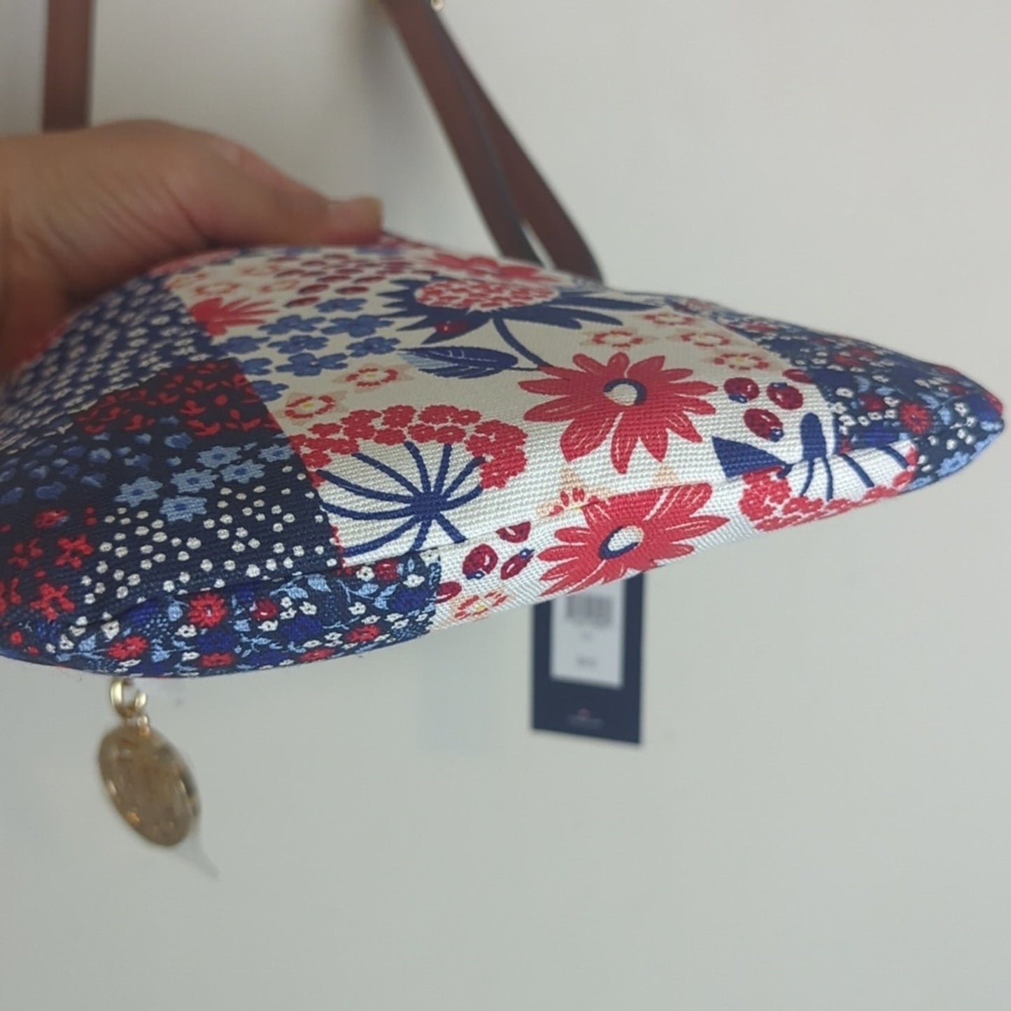 NWT Tommy Hiflinger Cottage Floral Crossbody Athleisure Bag With Charm