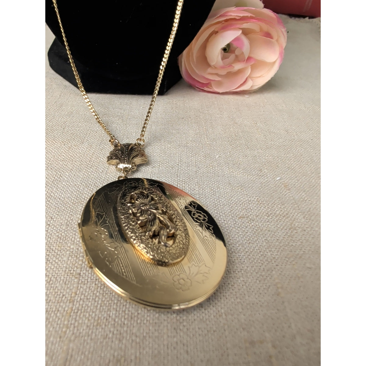 Whimsical Y2k Gold Tone Chain & Ornate 2"  Locket  Coquette
