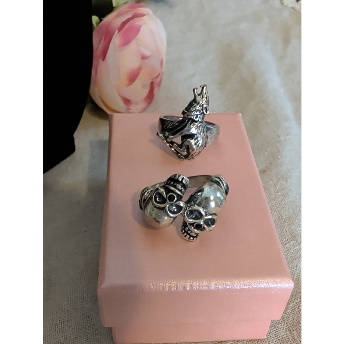 Unisex Rustic Howling Wolf & Skulls Rings Antiqued Silver Tone Statement Rings