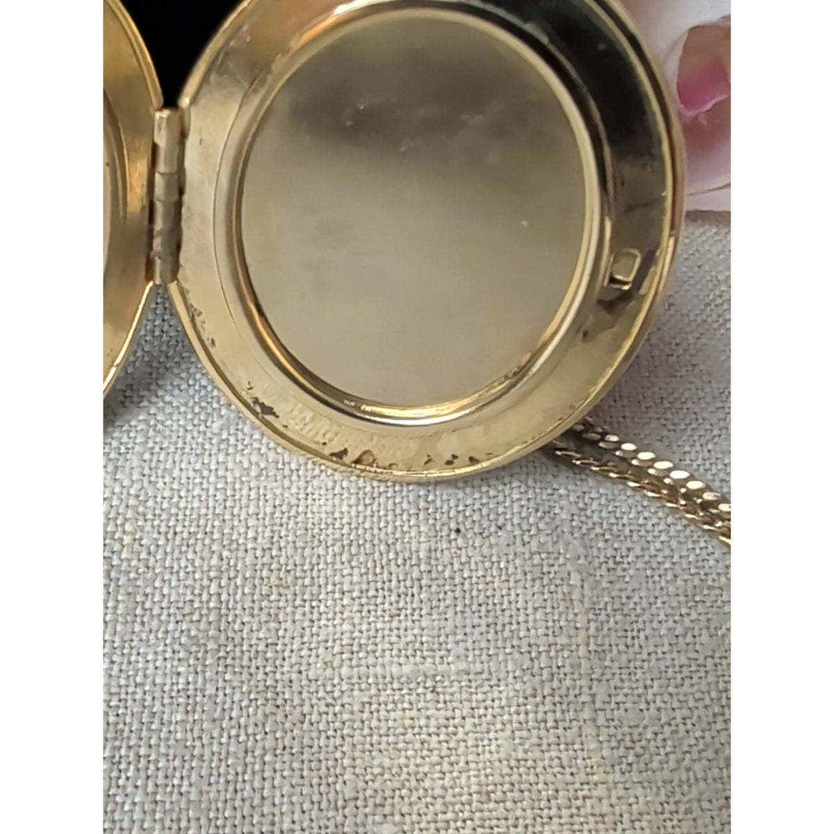 Whimsical Y2k Gold Tone Chain & Ornate 2"  Locket  Coquette