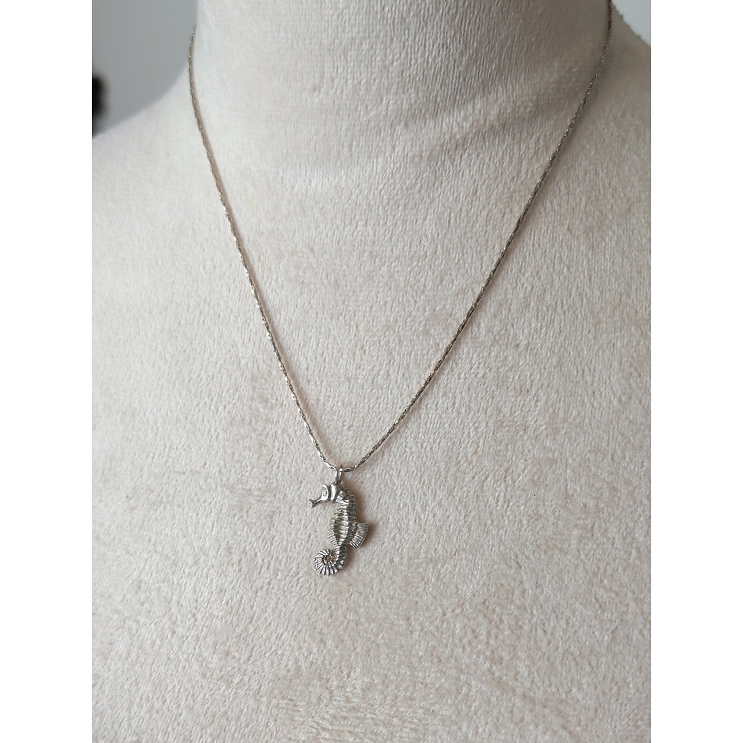 925 Sterling Silver Seahorse Pendant Necklace Ocean Coastal Beach Nautical