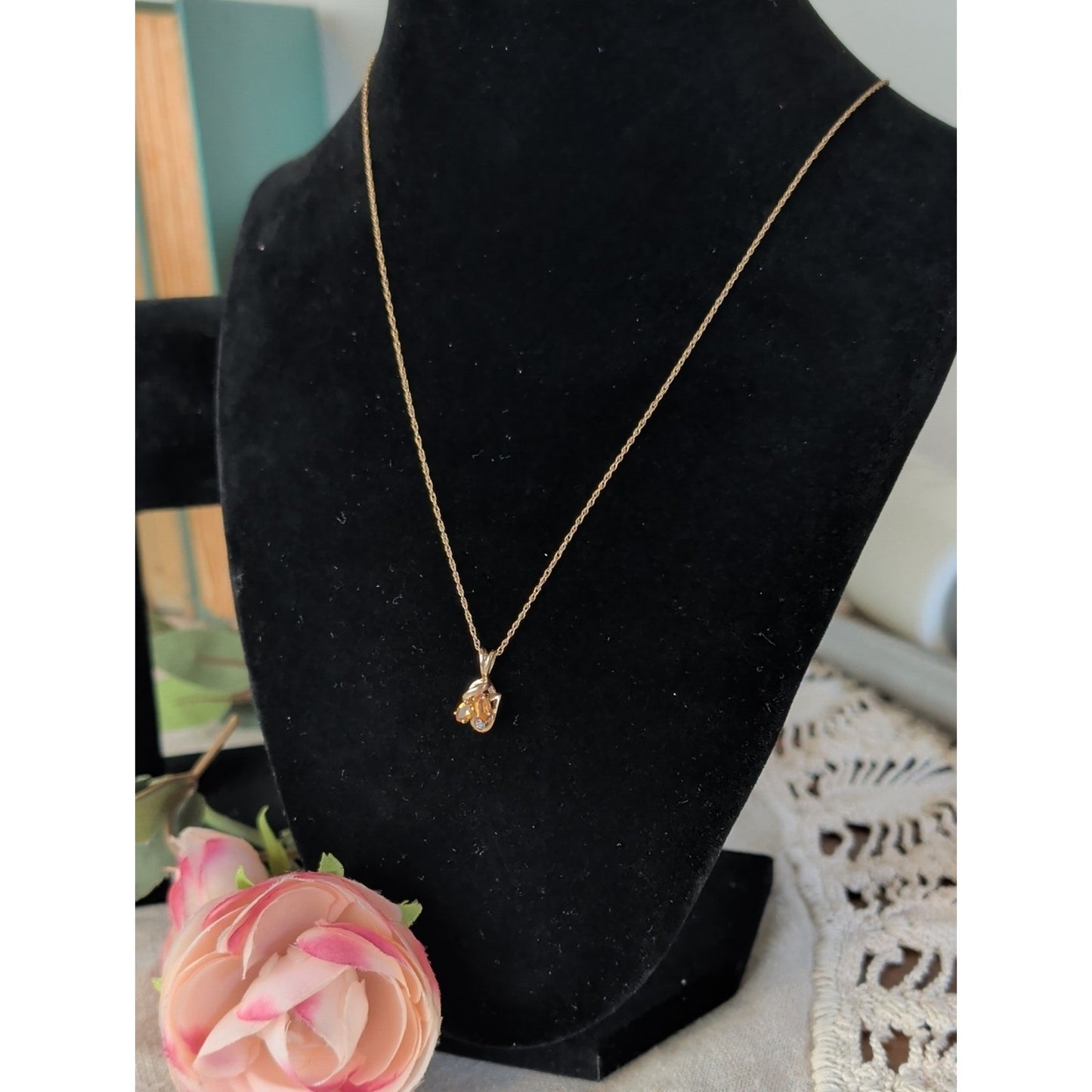 Lovely Vintage 10K Gold Natural Citrine & Diamond Accent Necklace Marquise