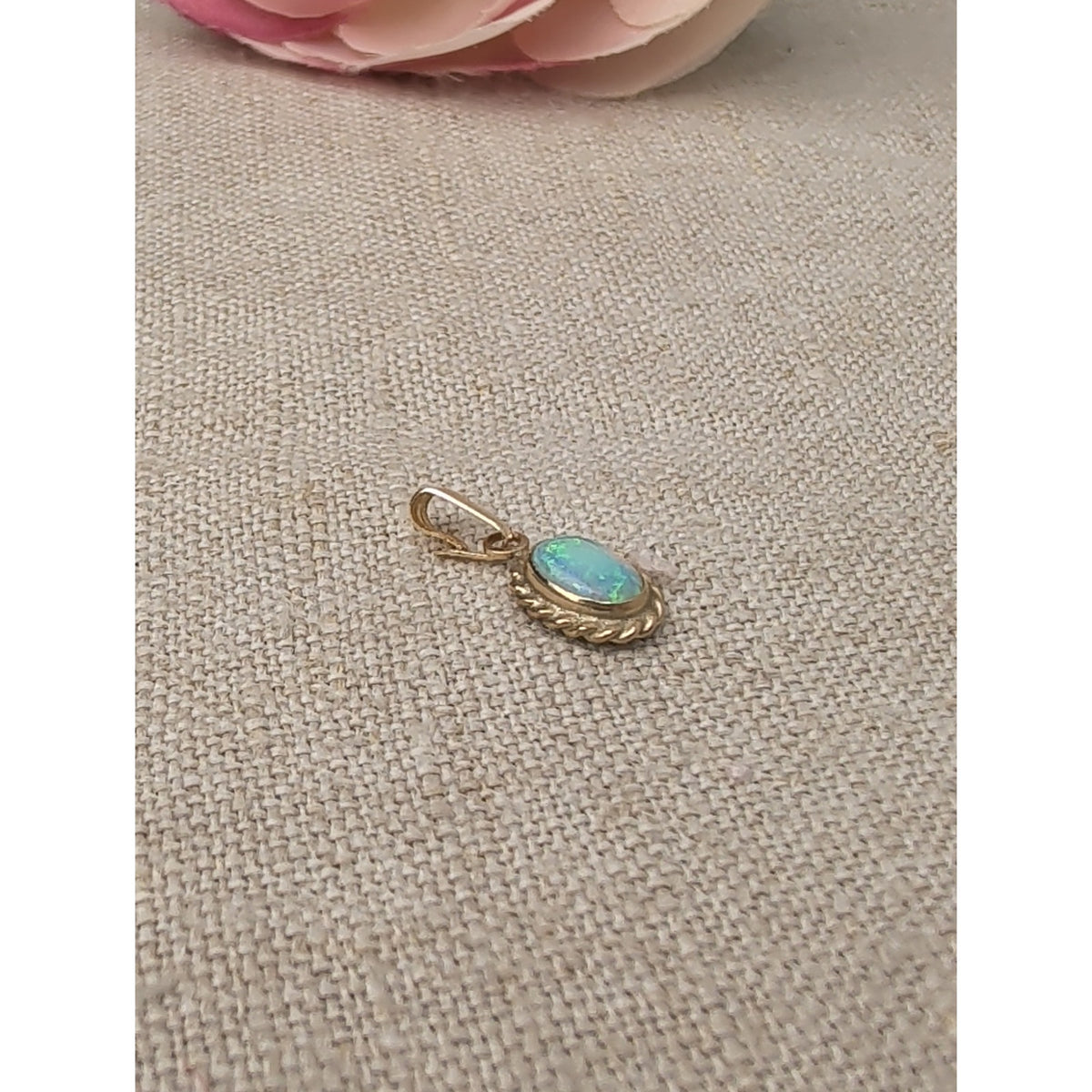 Vintage Carla 14k Opal Pendant Mini 1/2"