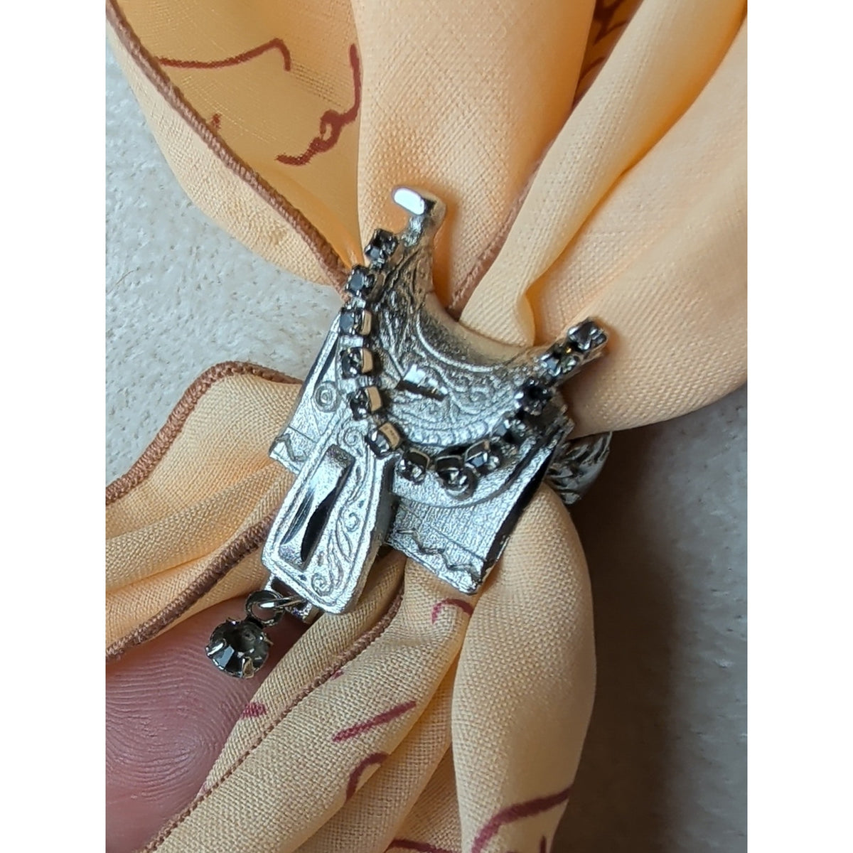 Western Saddle Scarf Slide Ring Silver Tone Rhinestone Cowgirl Equestrian